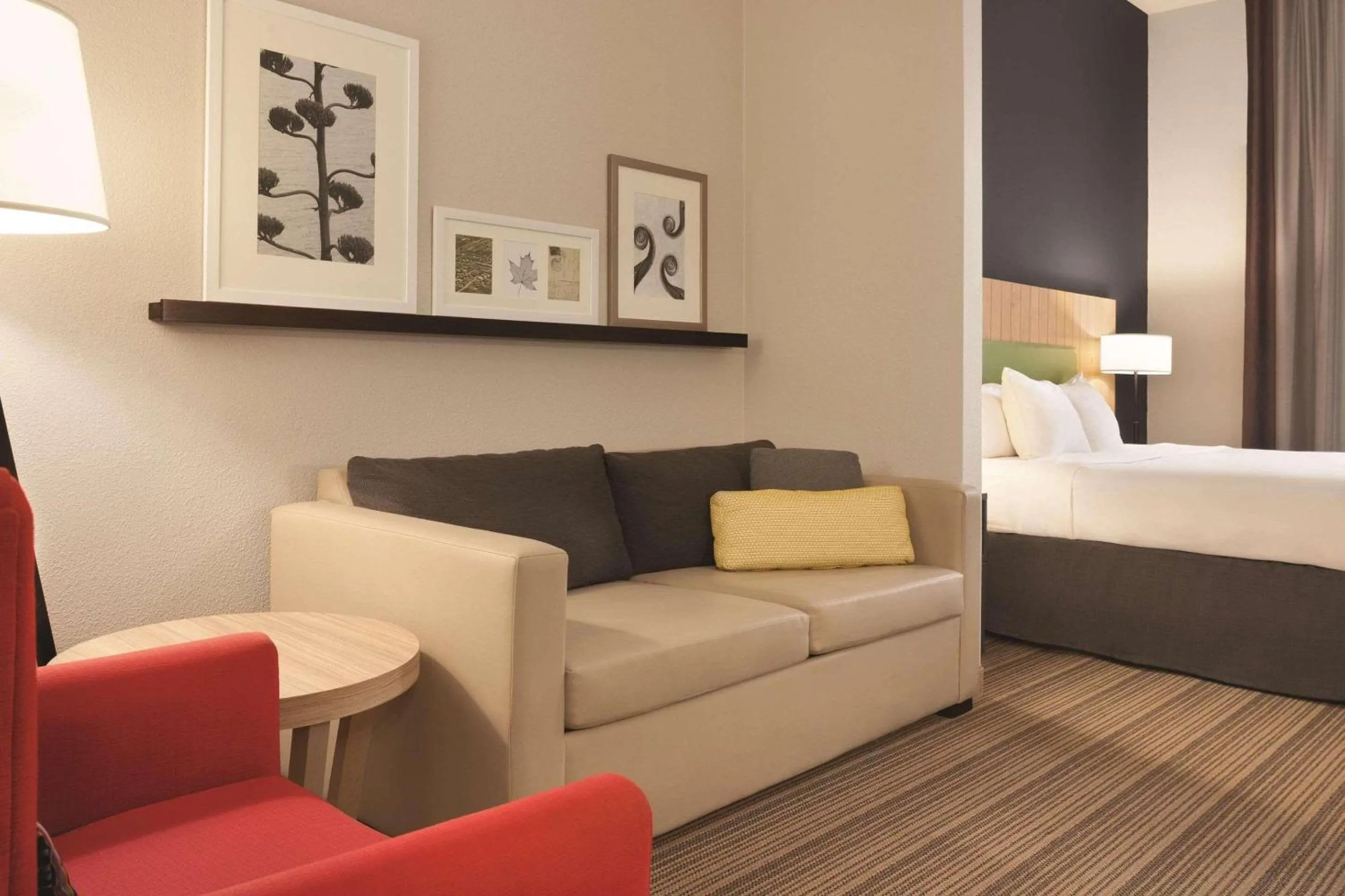 Bedroom, Bed in Country Inn & Suites by Radisson, St Charles Historic District