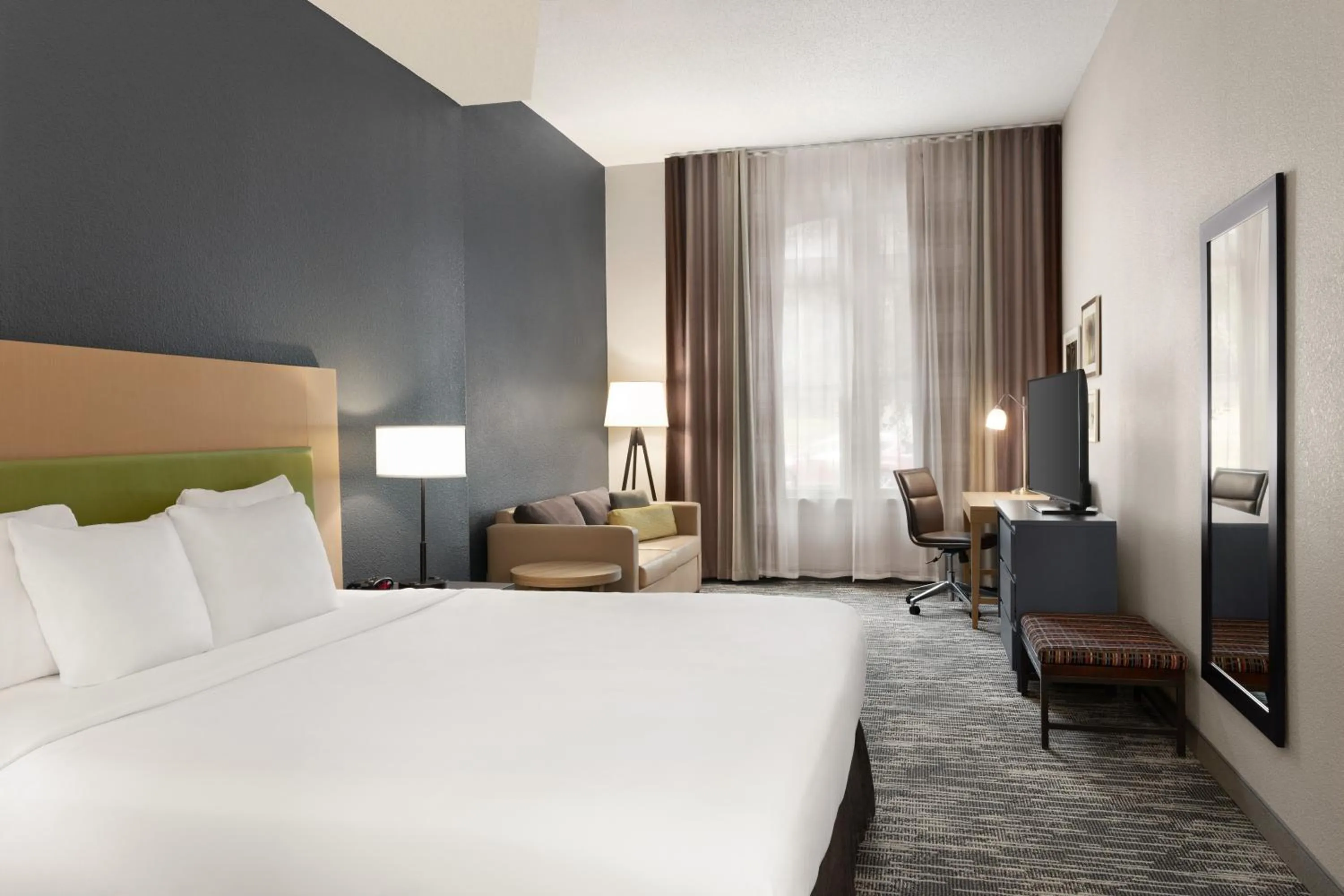 Bed in Country Inn & Suites by Radisson, St Charles Historic District