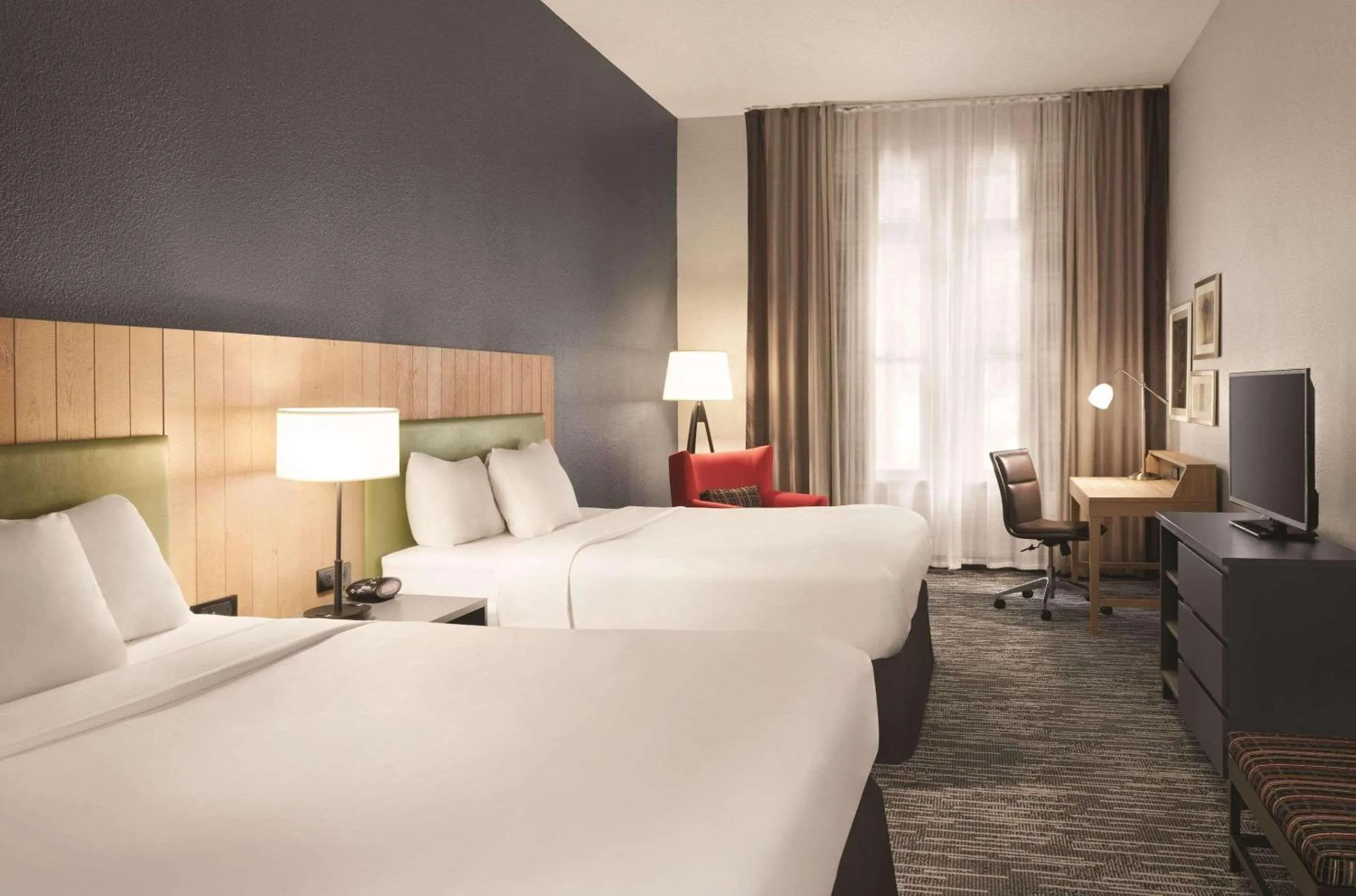 Bedroom, Bed in Country Inn & Suites by Radisson, St Charles Historic District