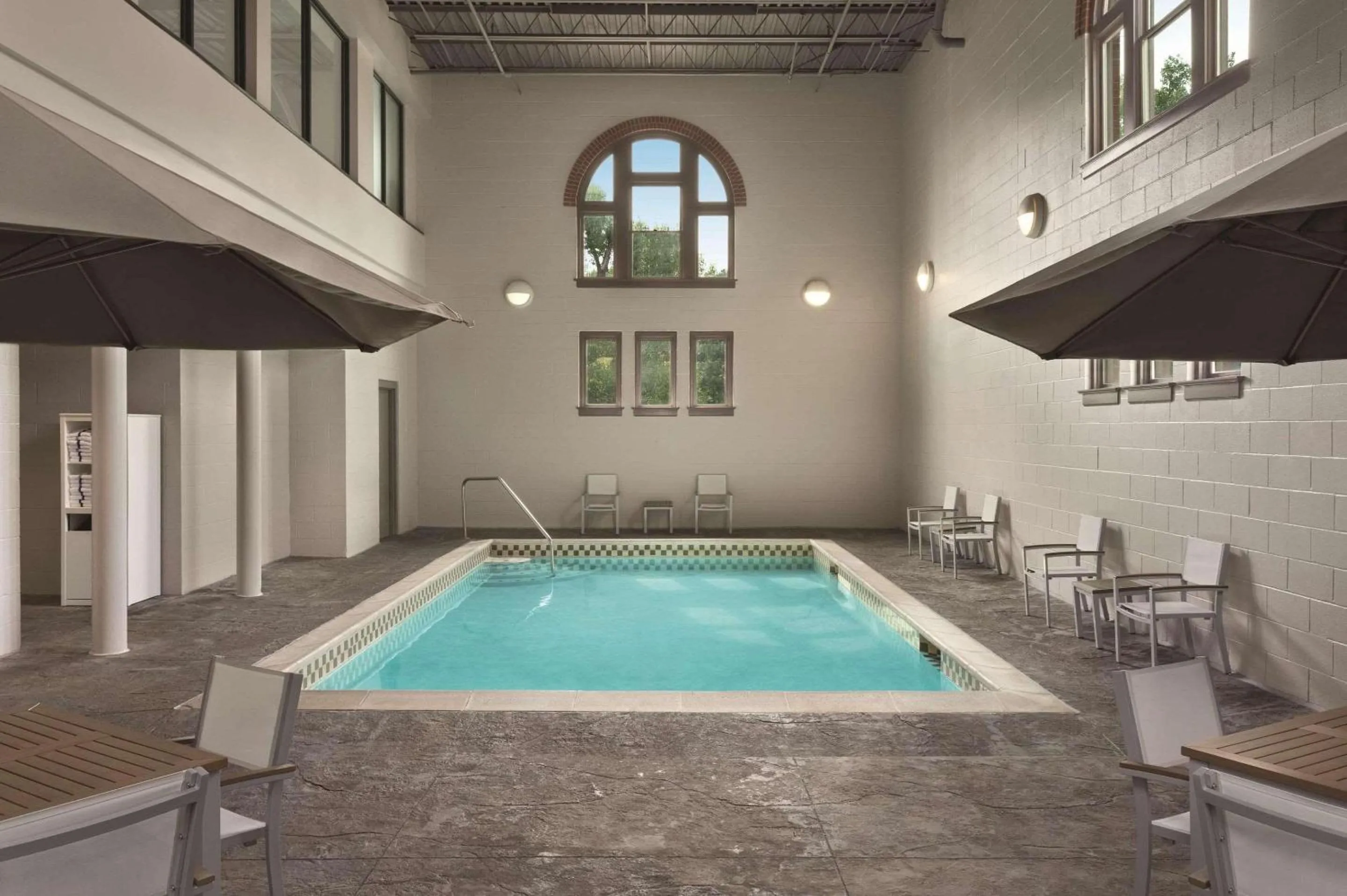 Swimming pool in Country Inn & Suites by Radisson, St Charles Historic District