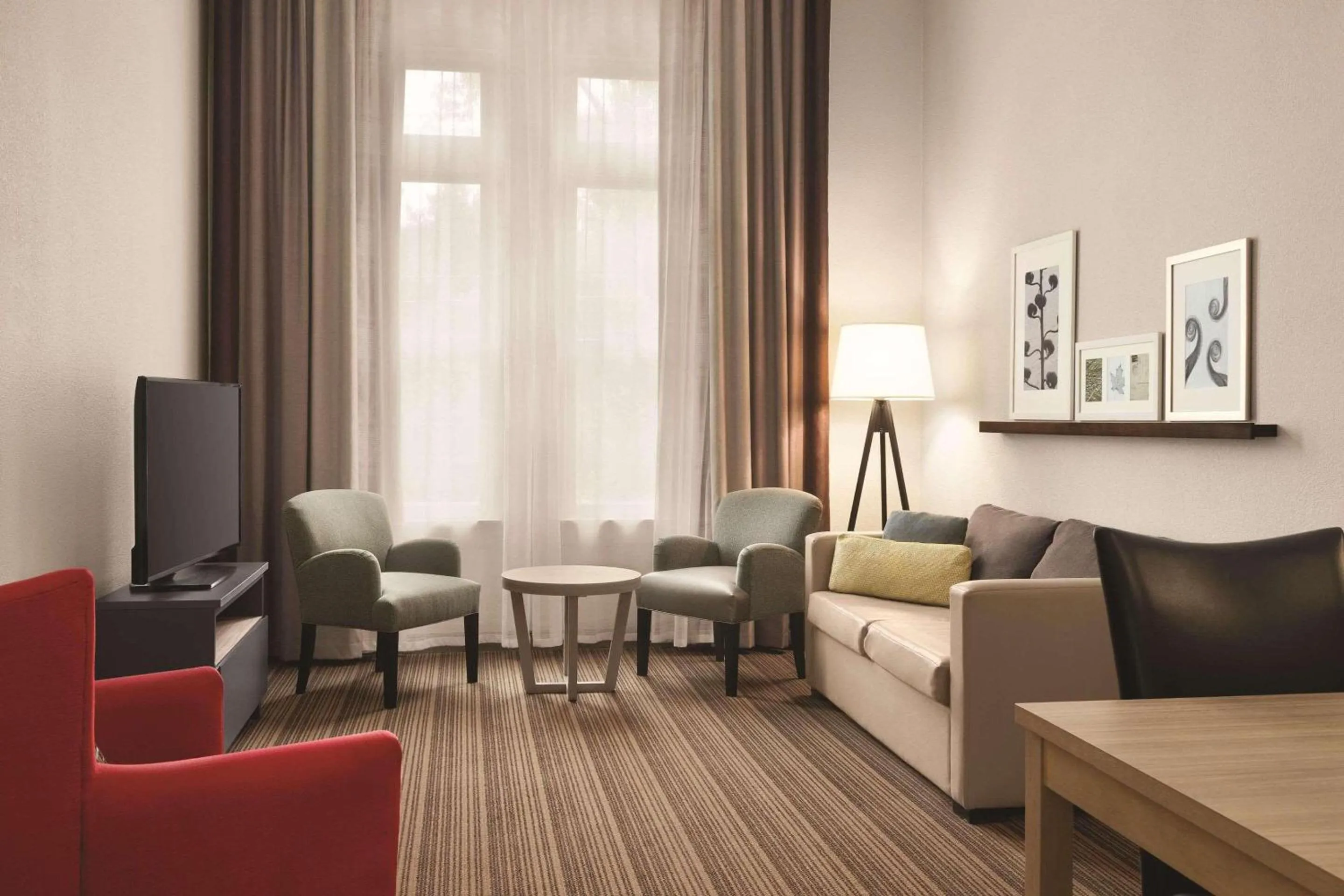 Bedroom in Country Inn & Suites by Radisson, St Charles Historic District