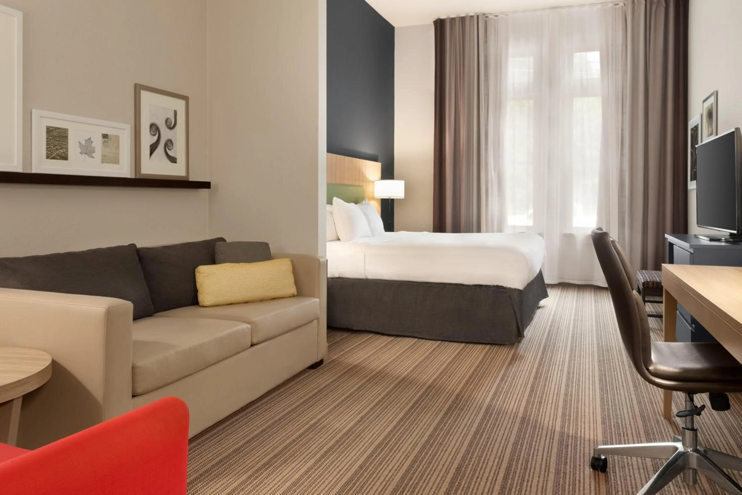 Bed in Country Inn & Suites by Radisson, St Charles Historic District