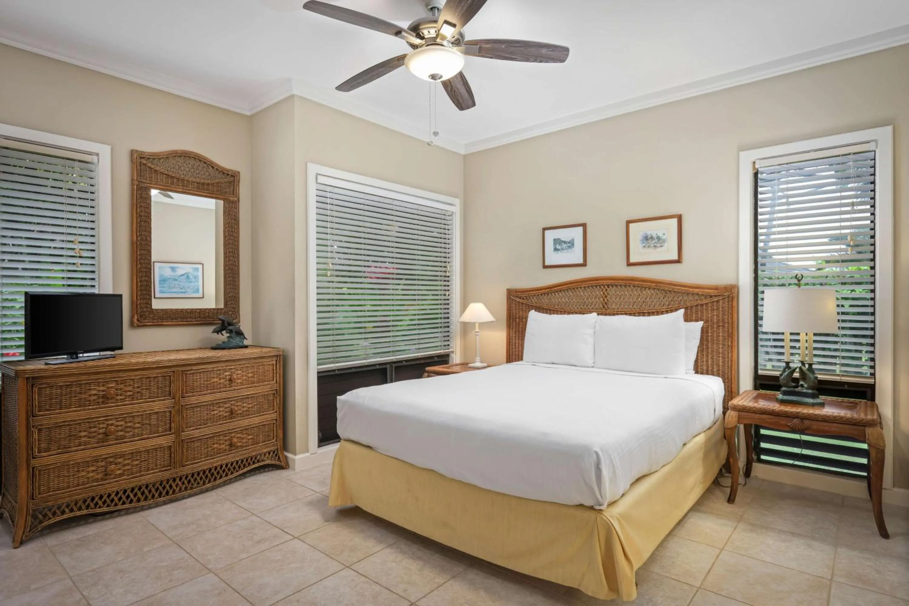 Bed in Aston At Poipu Kai