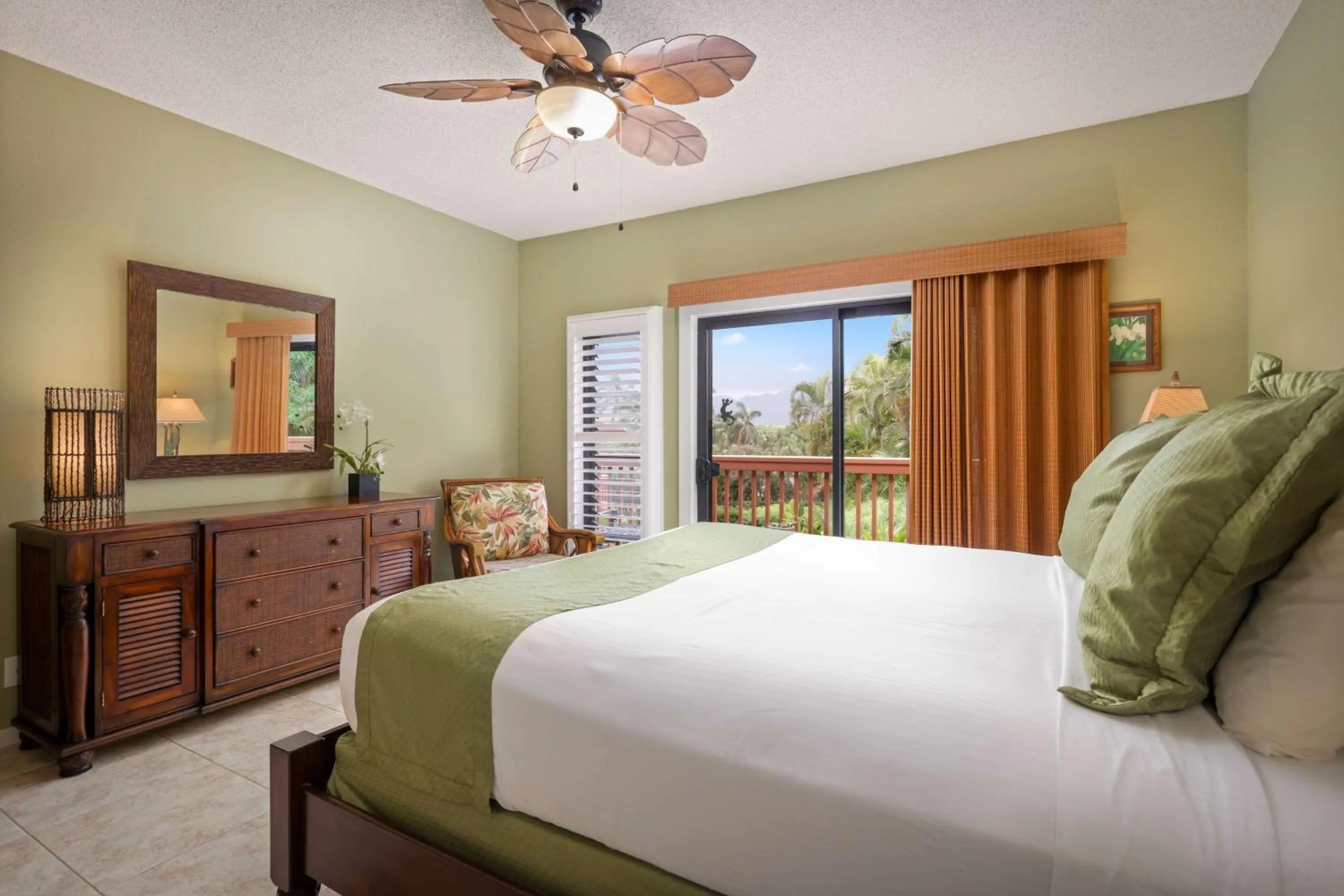 Bed in Aston At Poipu Kai