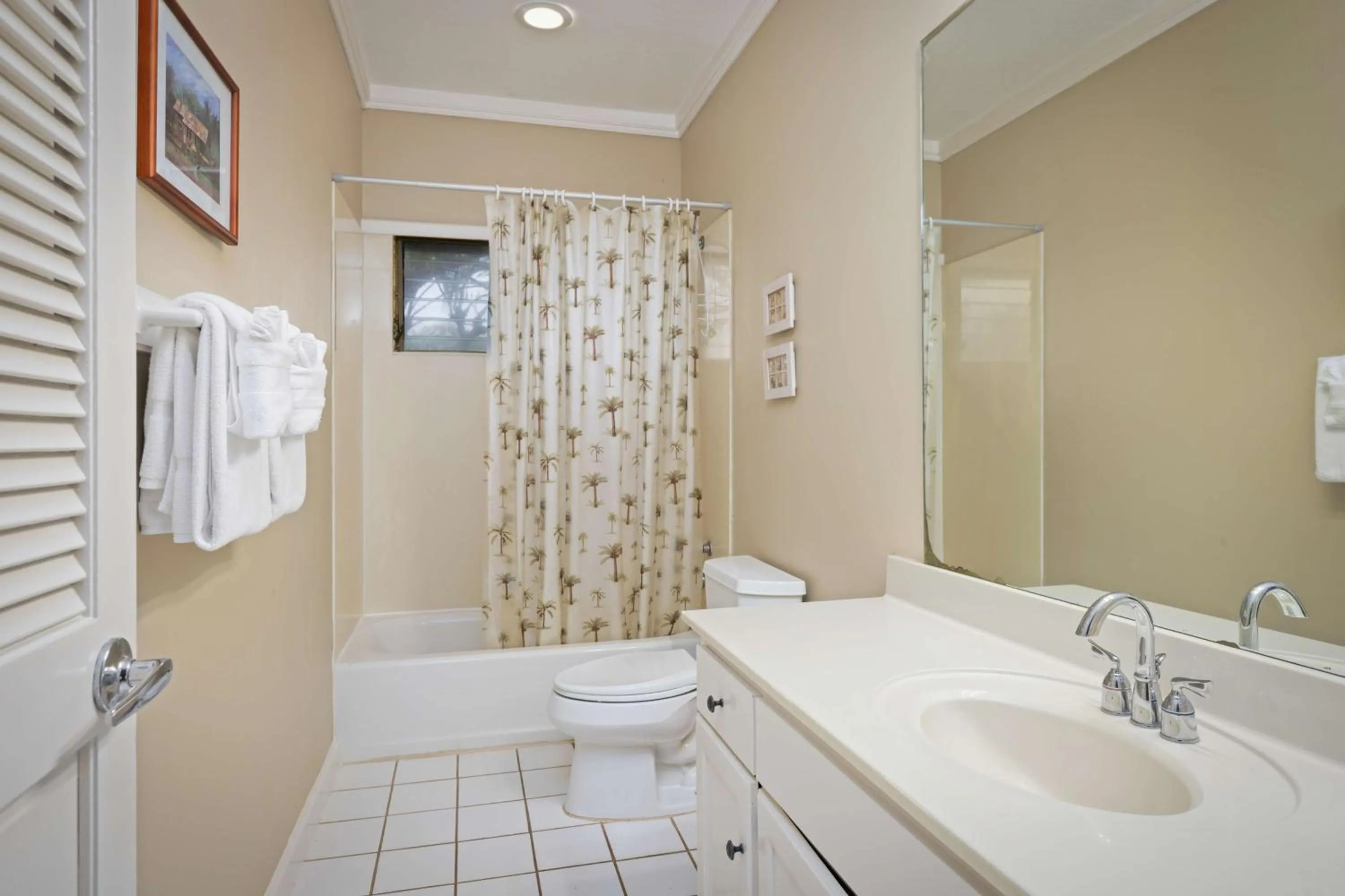 Toilet in Aston At Poipu Kai