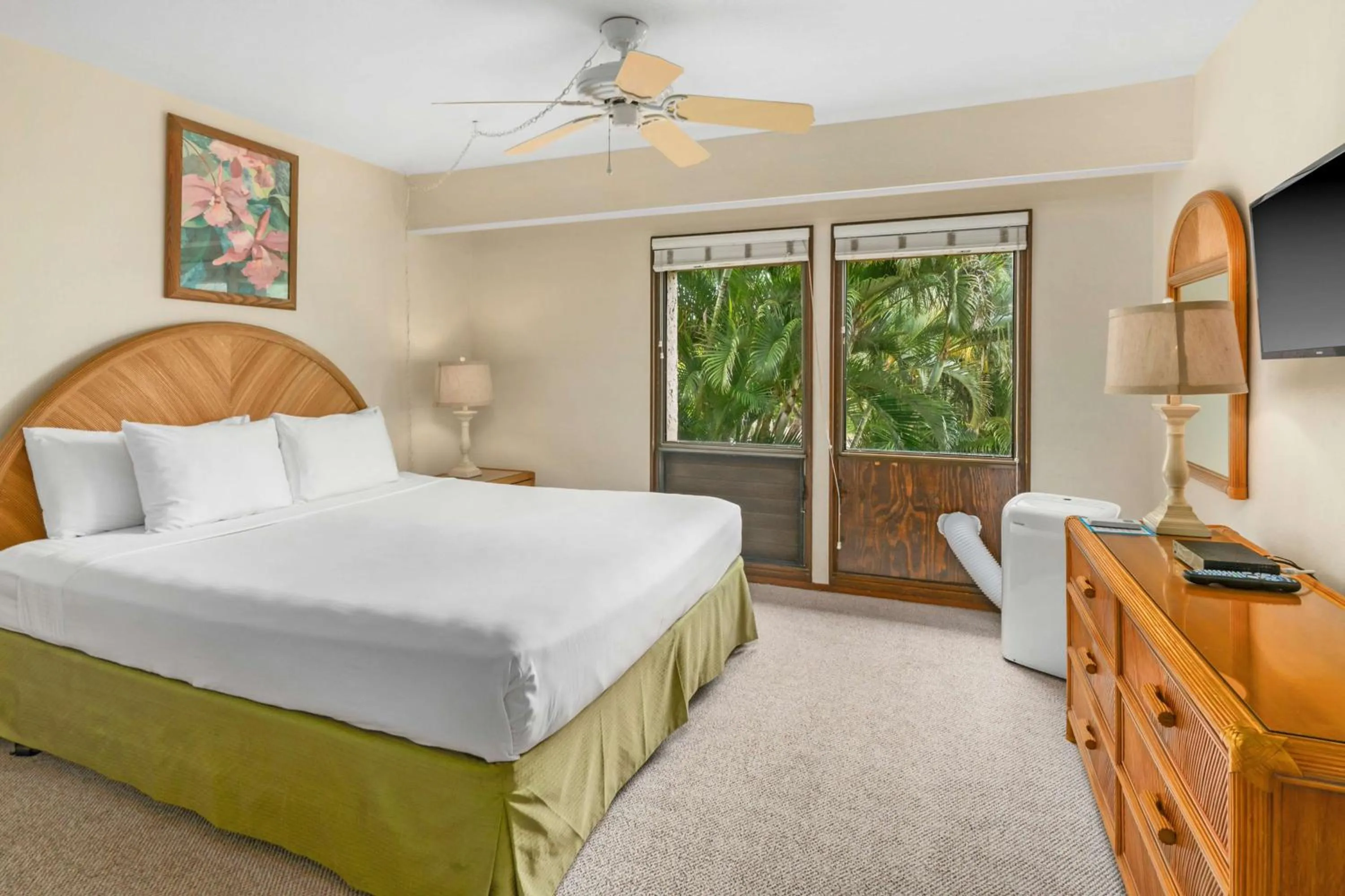 Bed in Aston At Poipu Kai