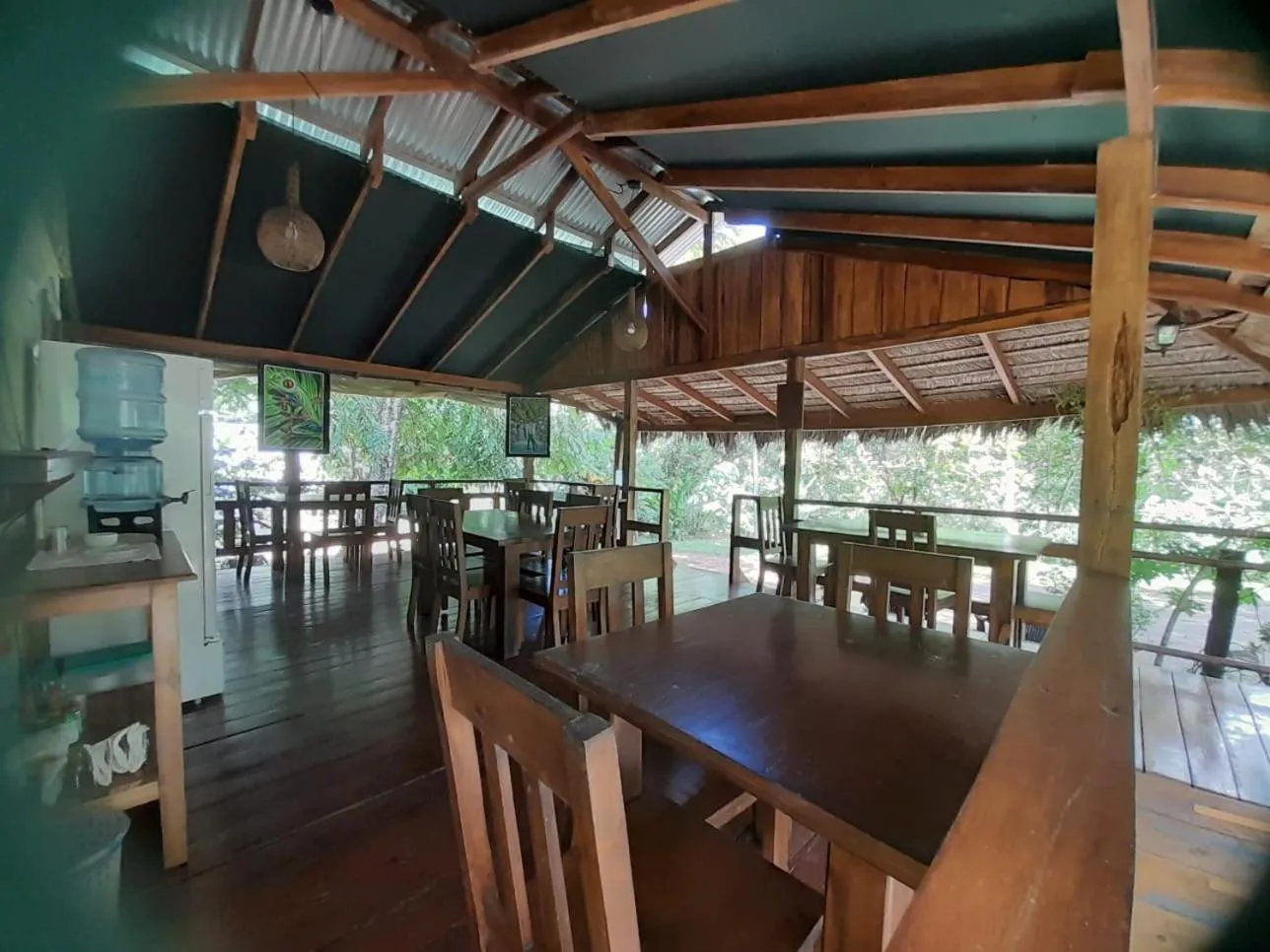 Restaurant/places to eat in Hidden Paradise Lodge