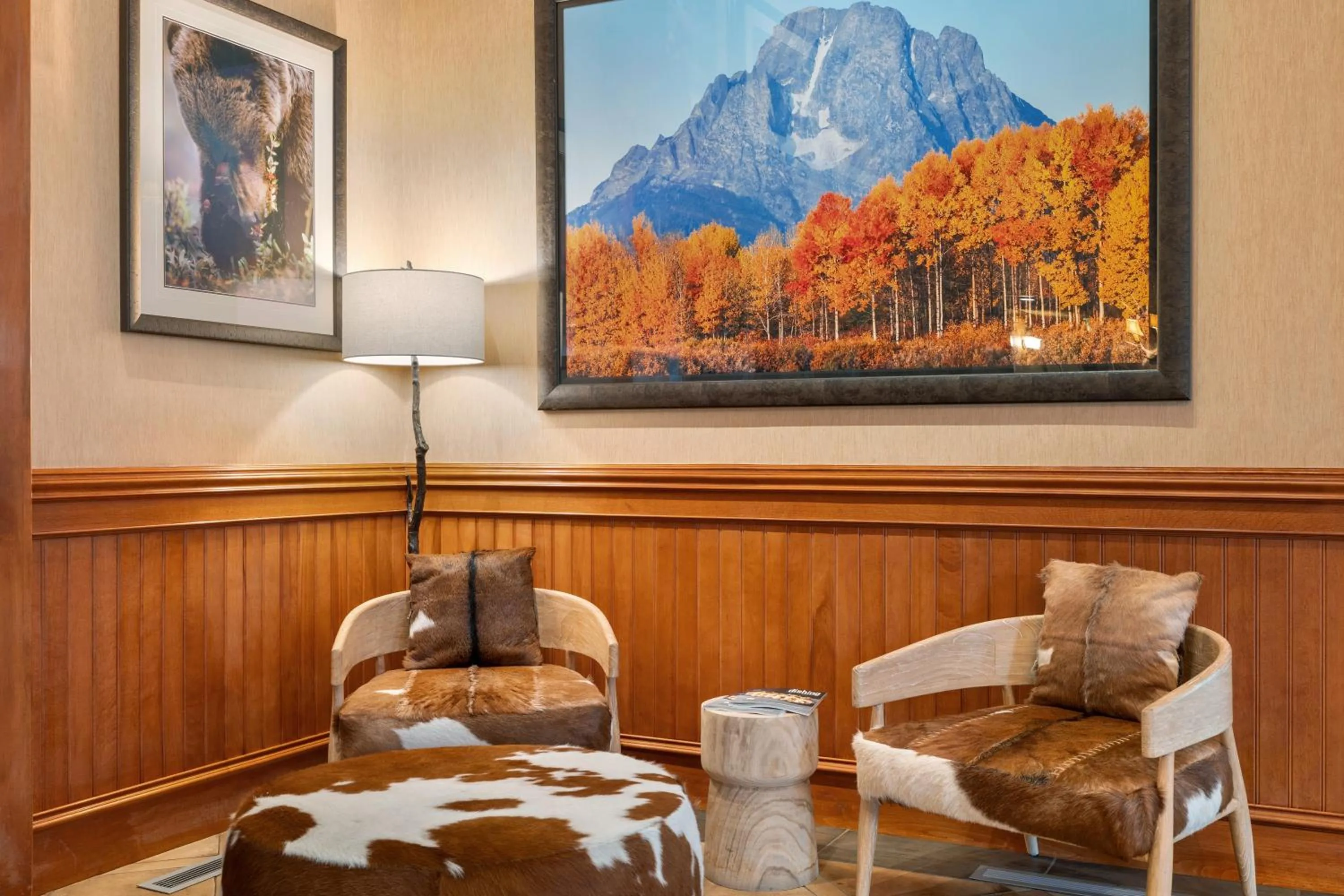 Seating area in Wyoming Inn of Jackson Hole
