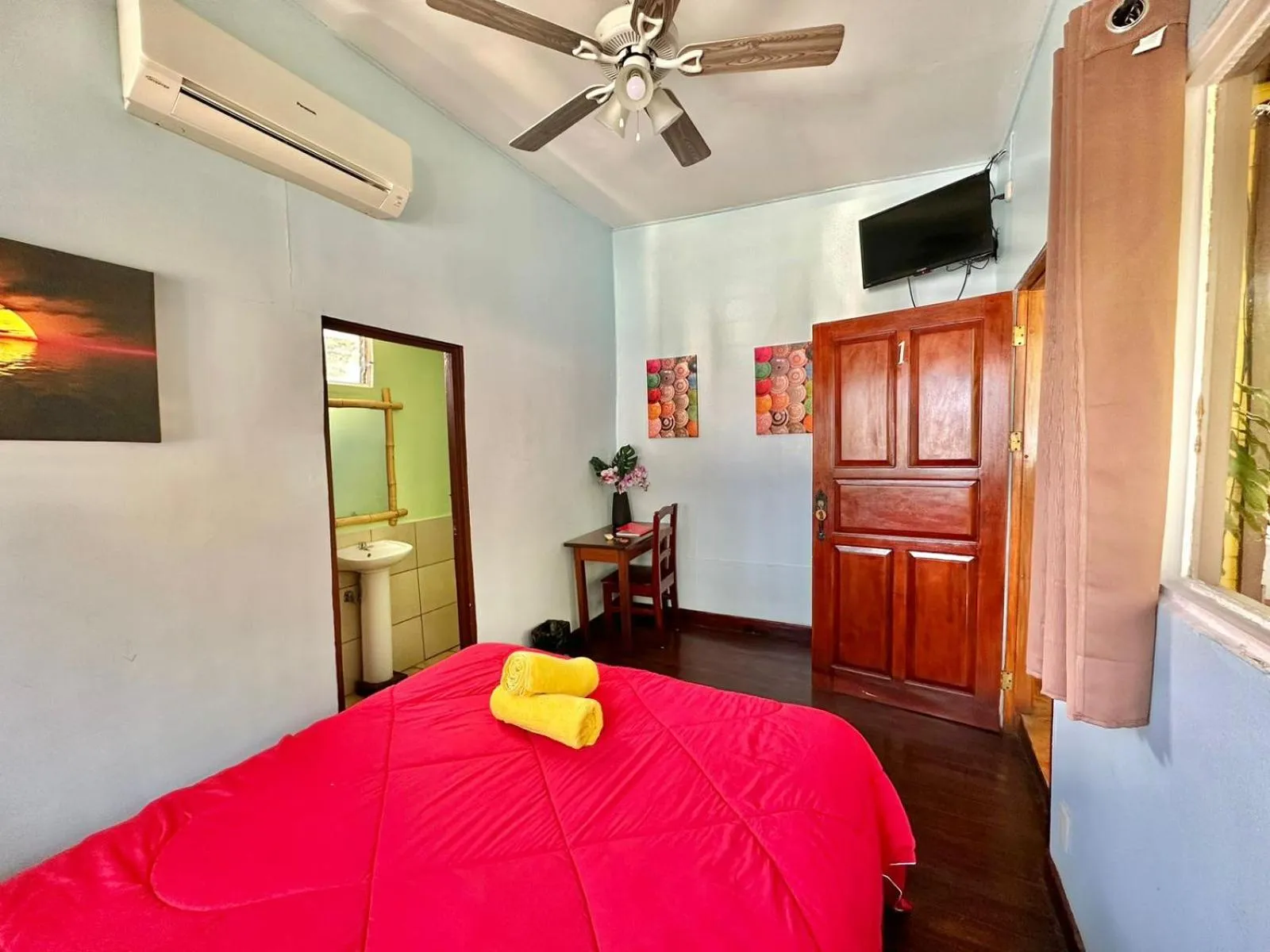 Photo of the whole room, Bed in Hotel Brasilito