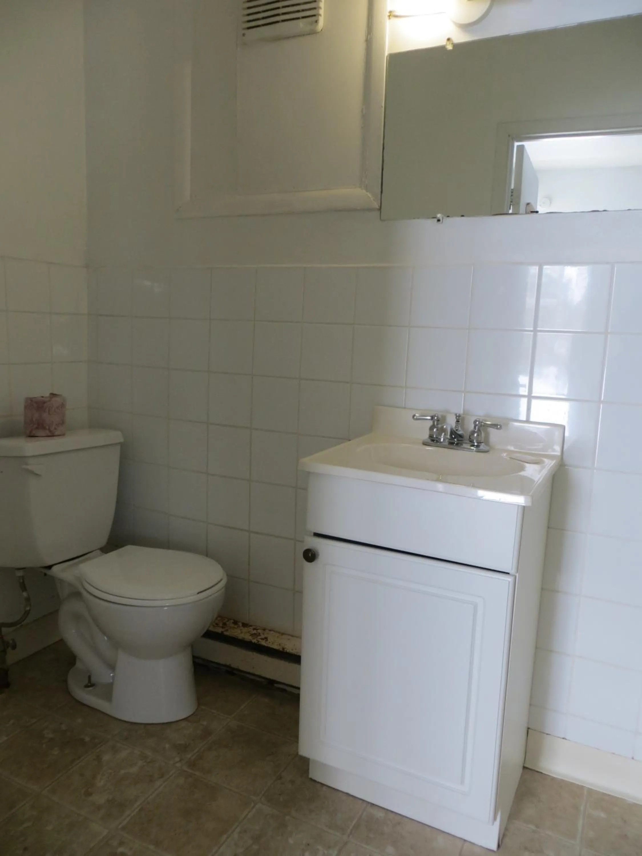 Bathroom in Relax Inn-Collingwood