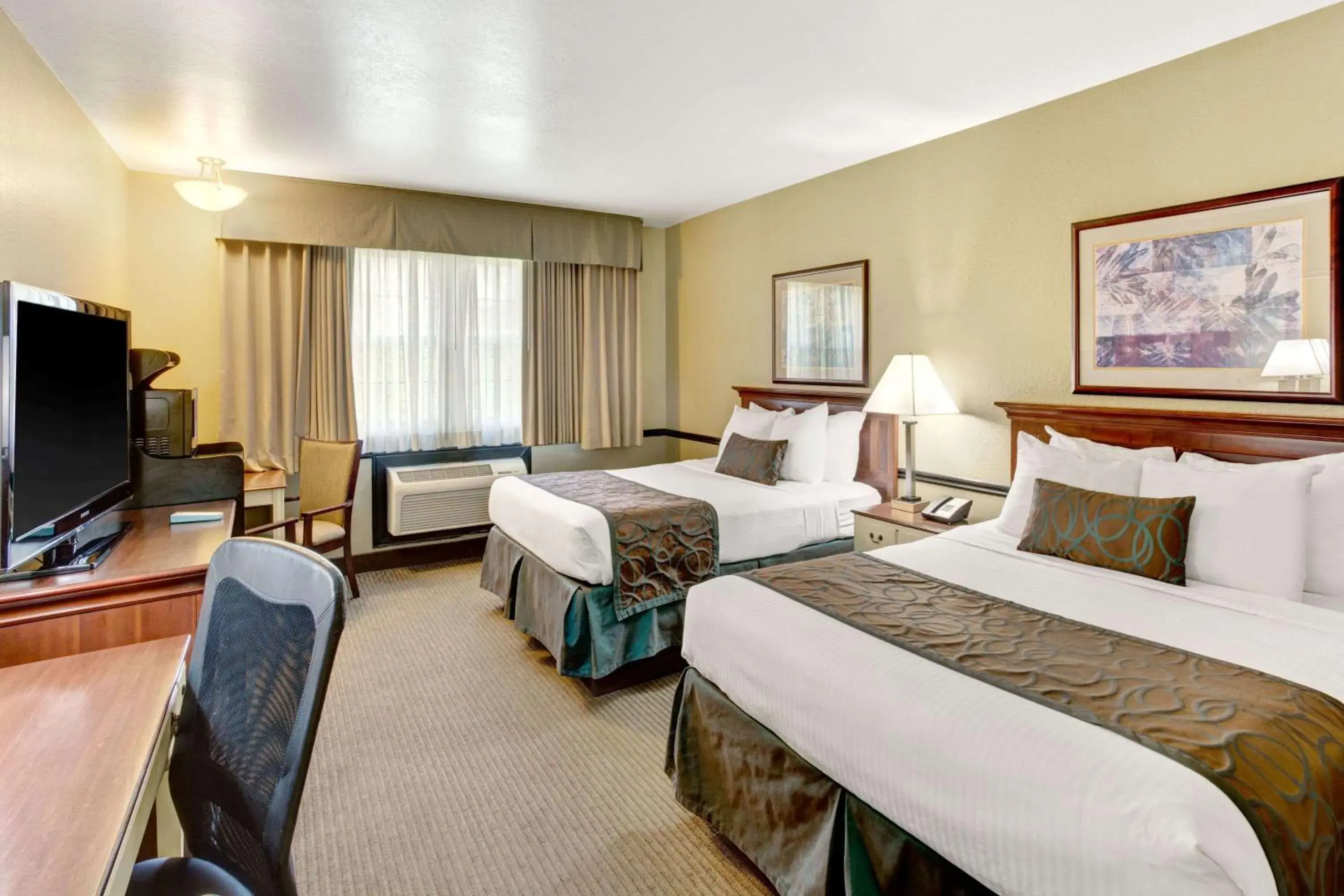 Queen Room with Two Queen Beds - Pet Friendly/Non-Smoking in Provo River Inn Queen Room with Two Queen Beds - Pet Friendly/Non-Smoking in Provo River Inn