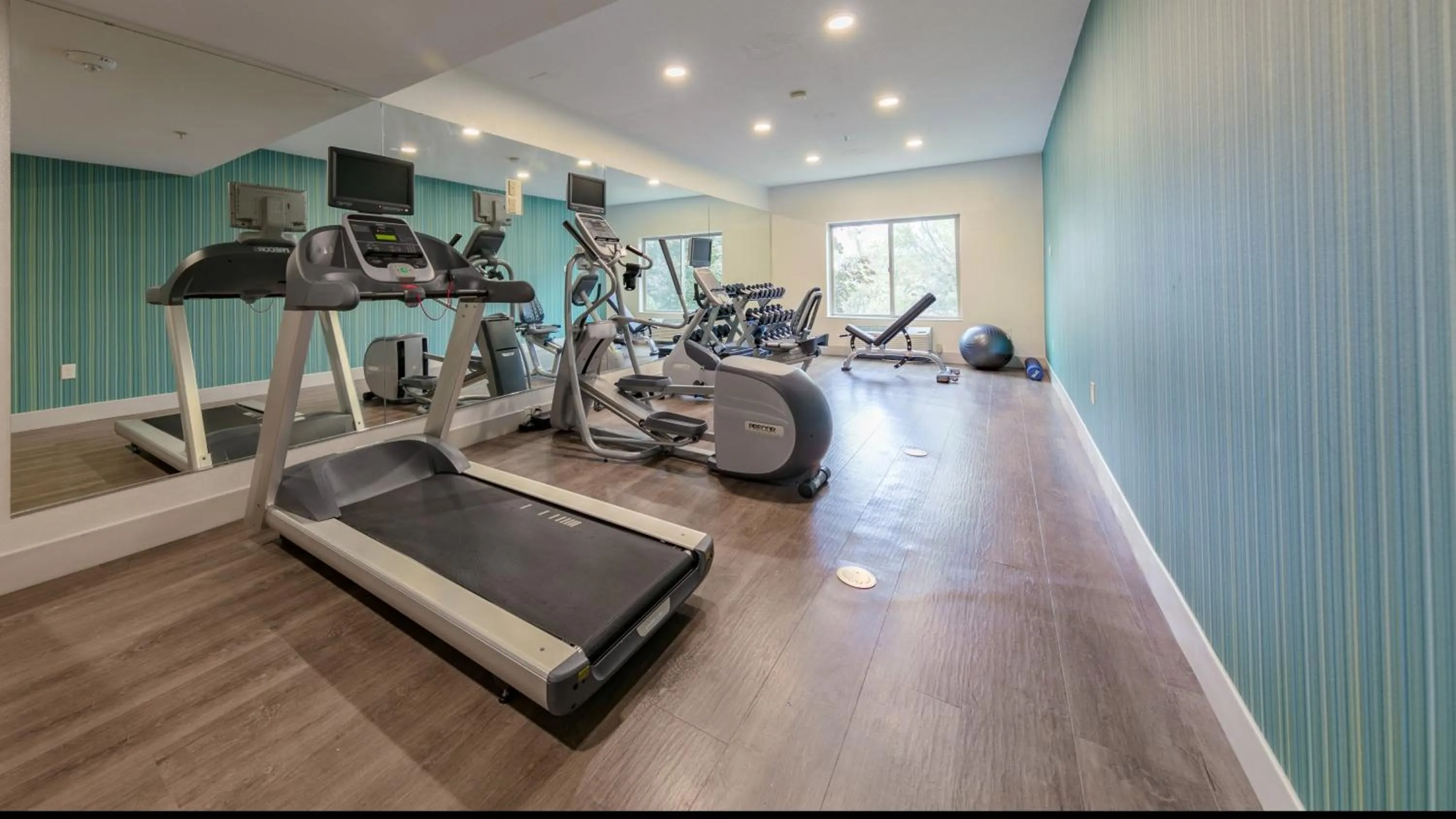 Fitness centre/facilities in Holiday Inn Express & Suites Hood River by IHG
