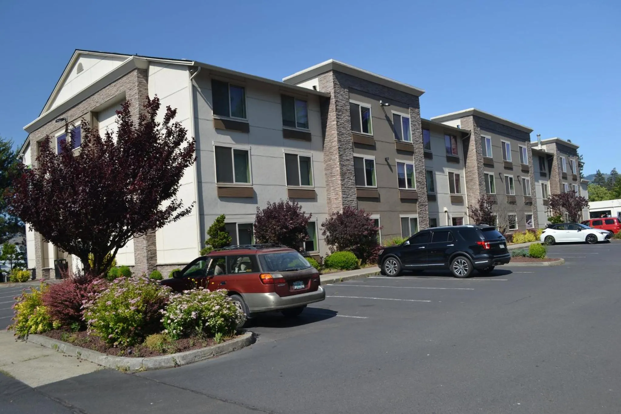 Property building in Holiday Inn Express & Suites Hood River by IHG