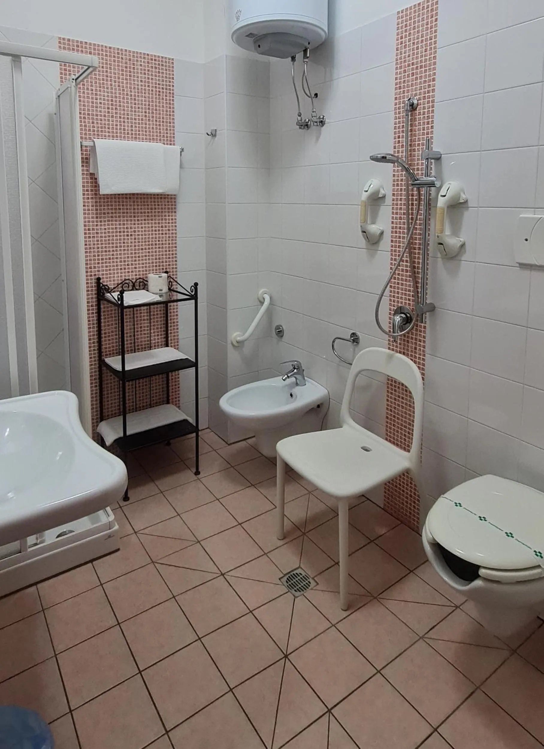 Bathroom in L'ISOLA AeR B&B