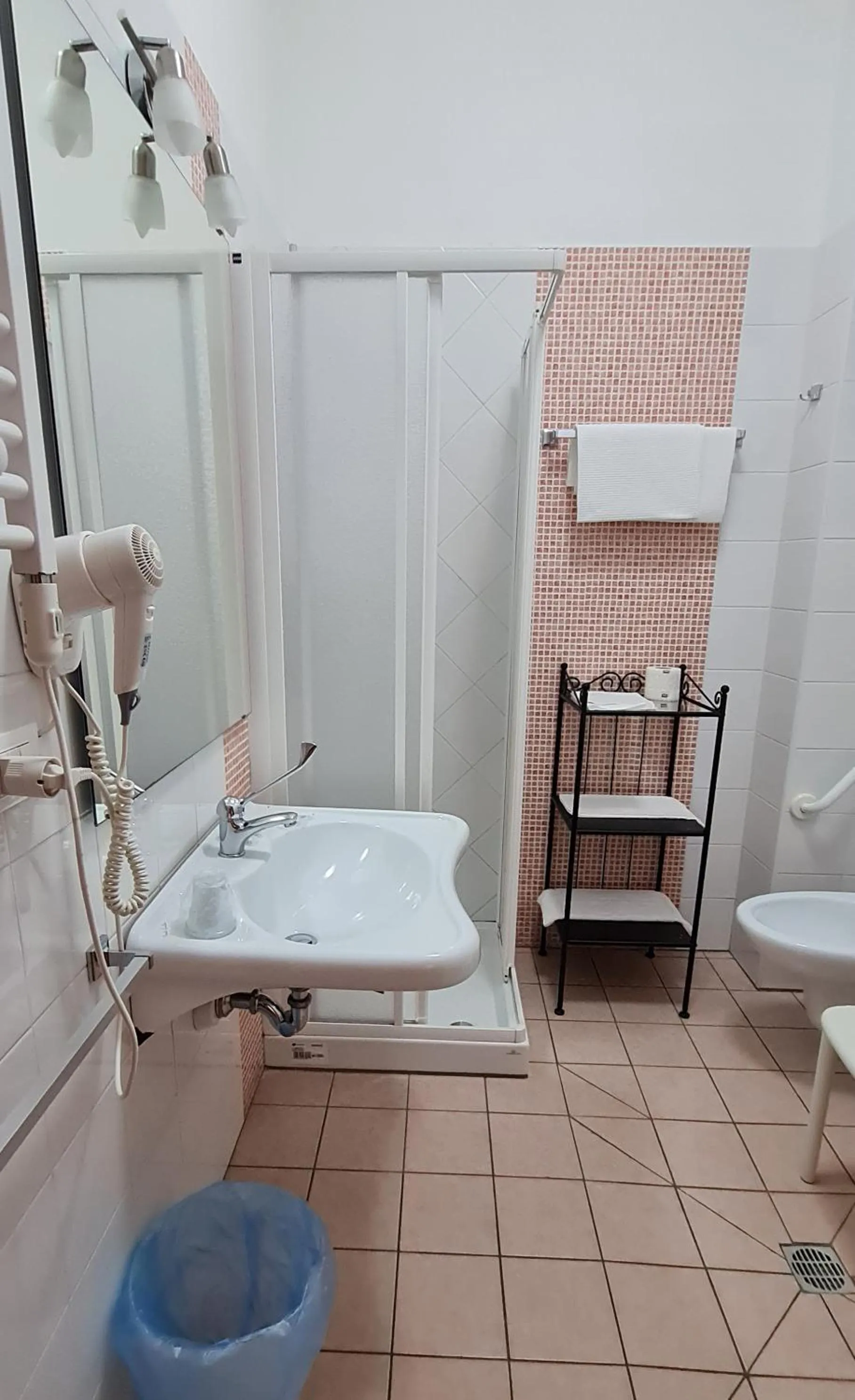 Bathroom in L'ISOLA AeR B&B