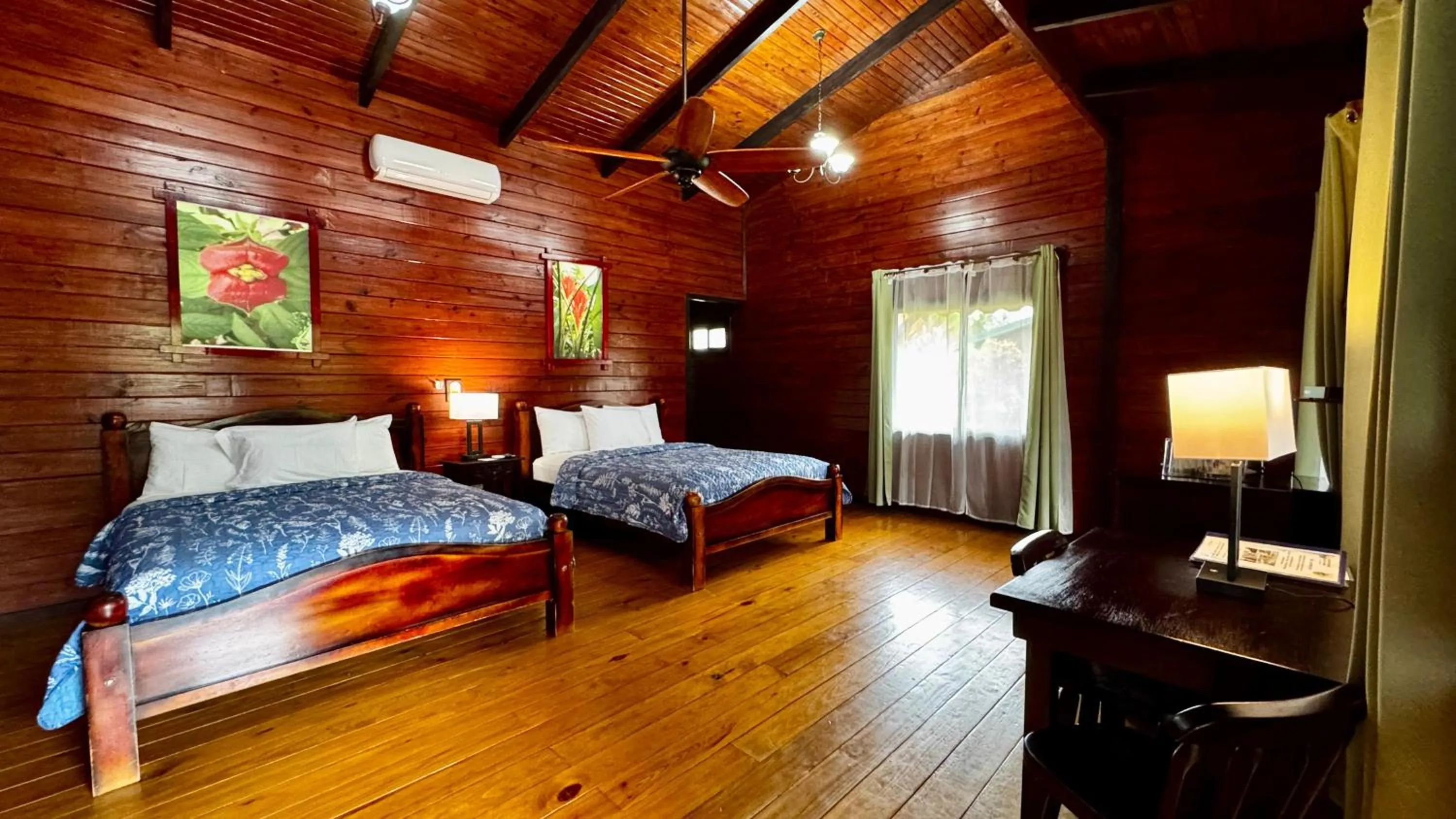 Bedroom, Bed in Blue River Resort & Hot Springs