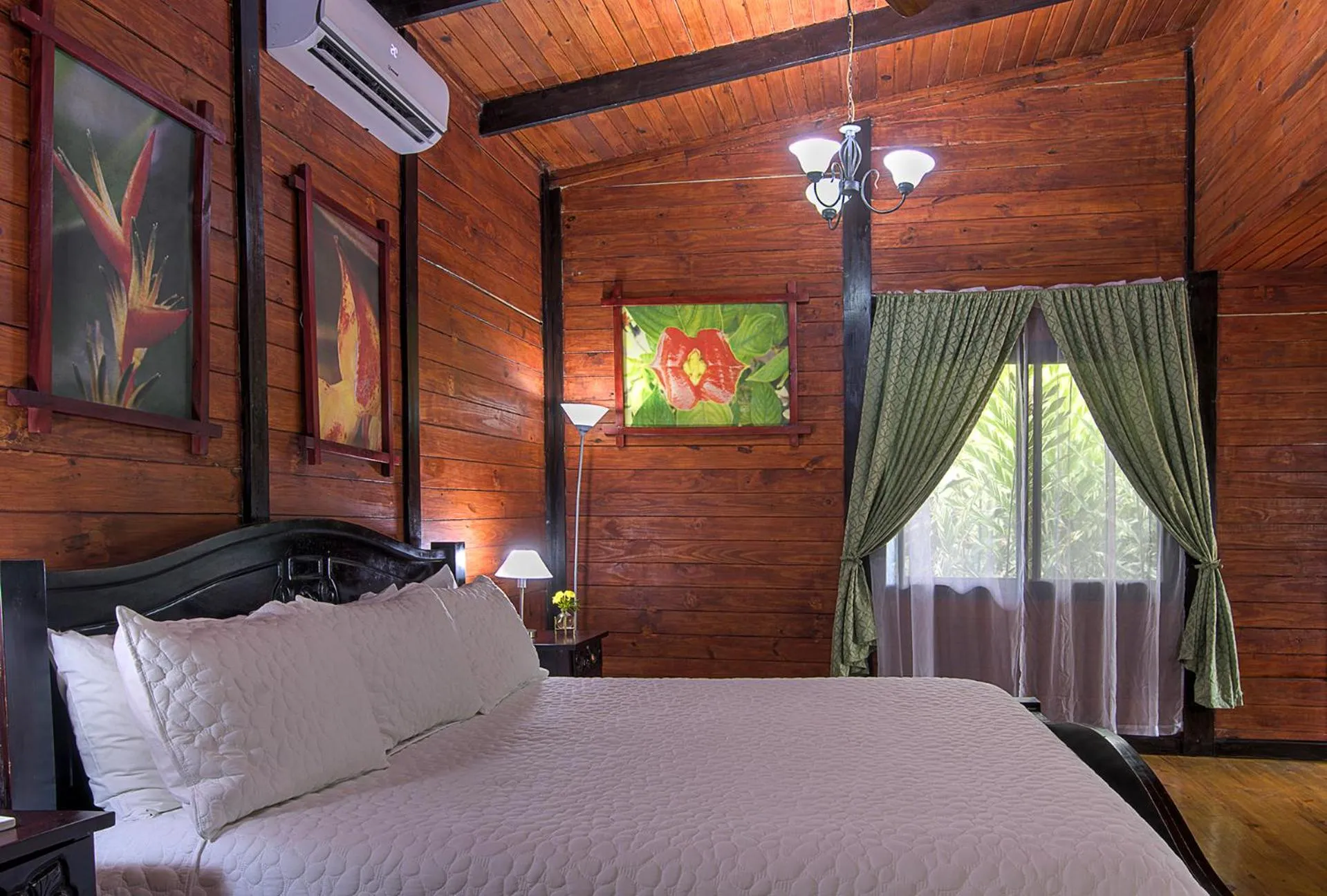 Bedroom, Bed in Blue River Resort & Hot Springs