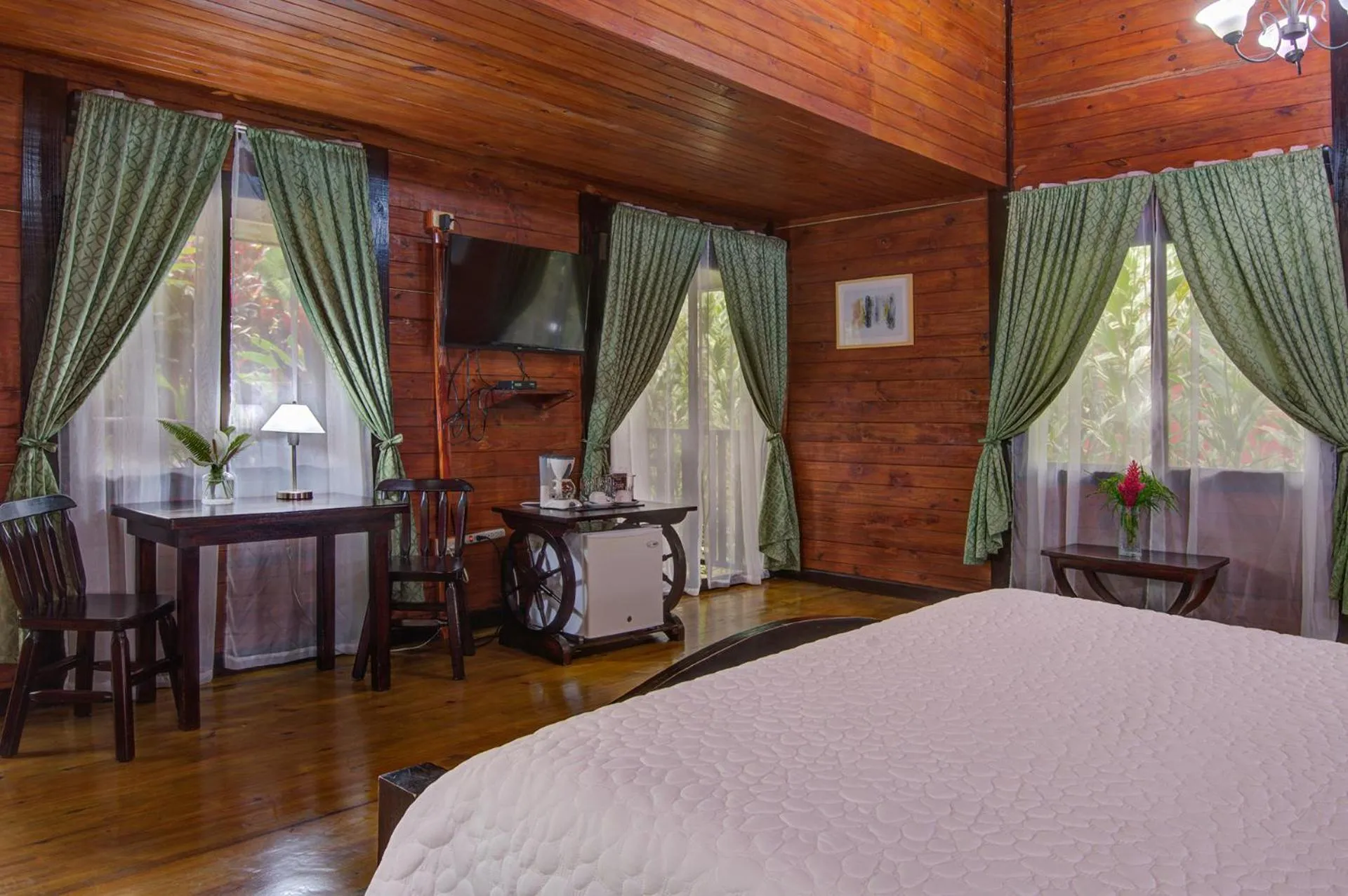 Bedroom, Bed in Blue River Resort & Hot Springs