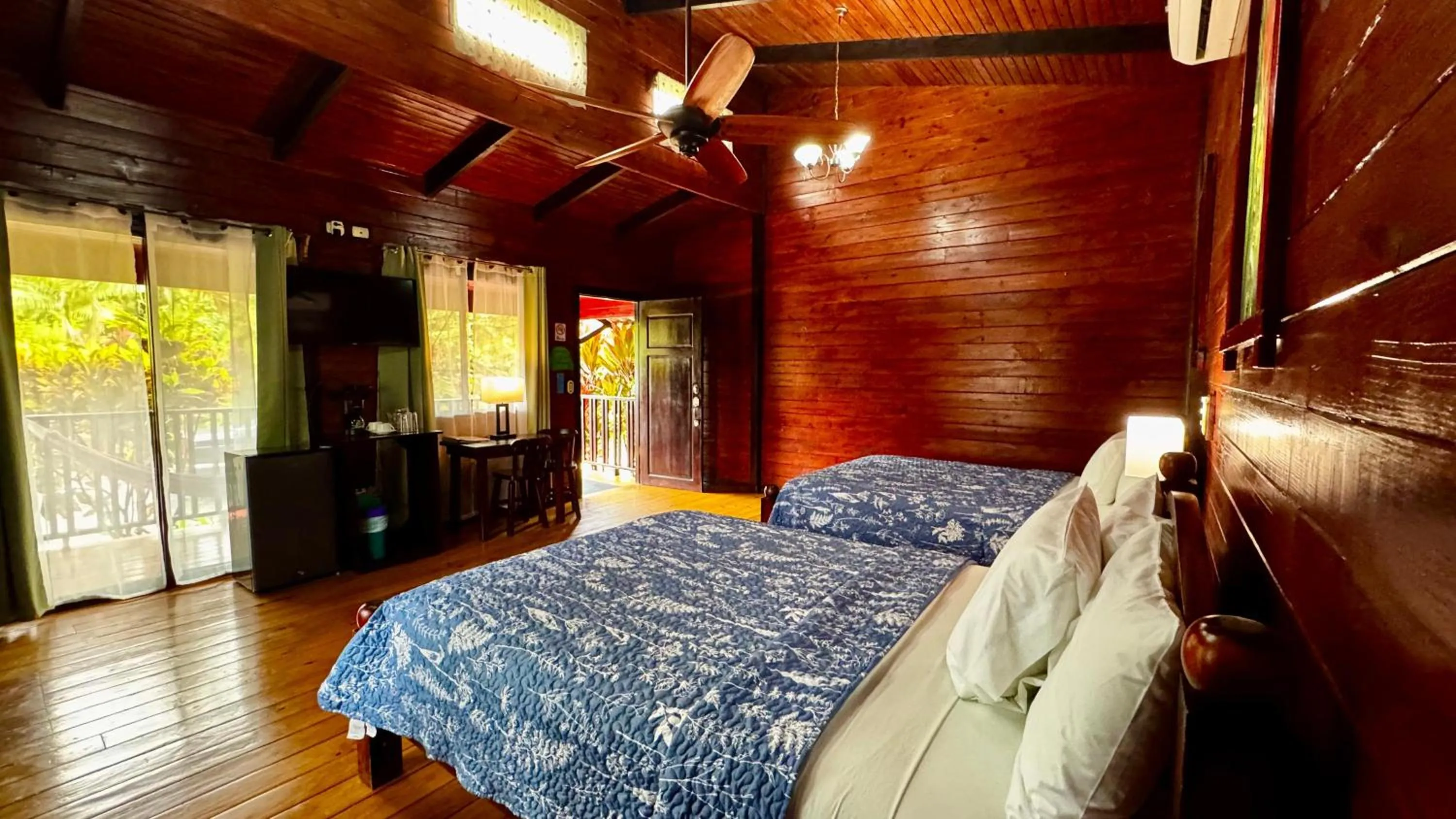 Bedroom, Bed in Blue River Resort & Hot Springs