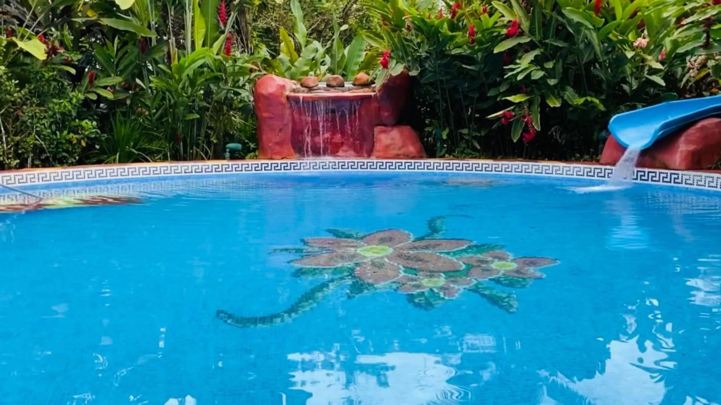 Swimming pool in Blue River Resort & Hot Springs