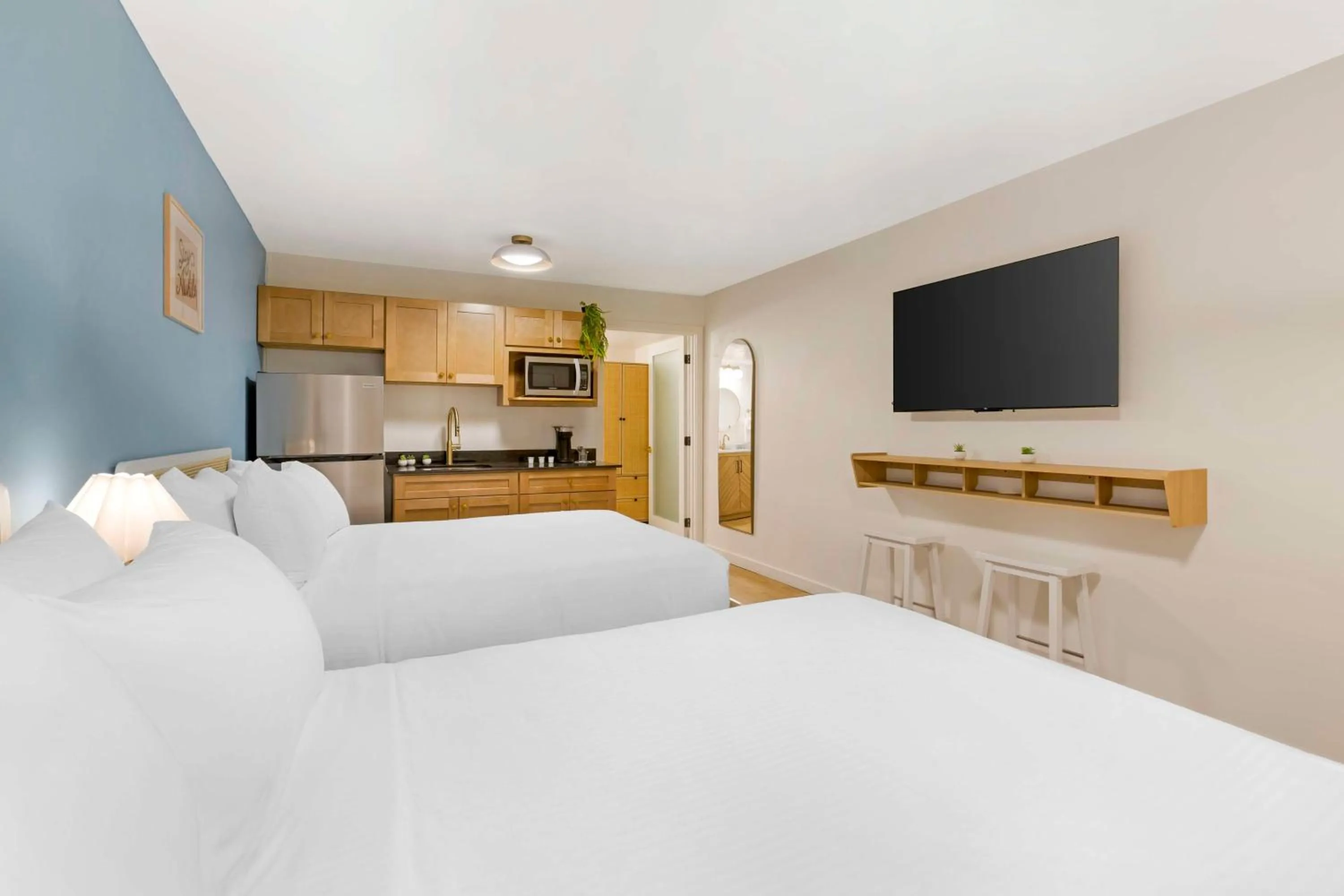 Bedroom, Bed in The Kennedy Tucson, SureStay Collection by Best Western