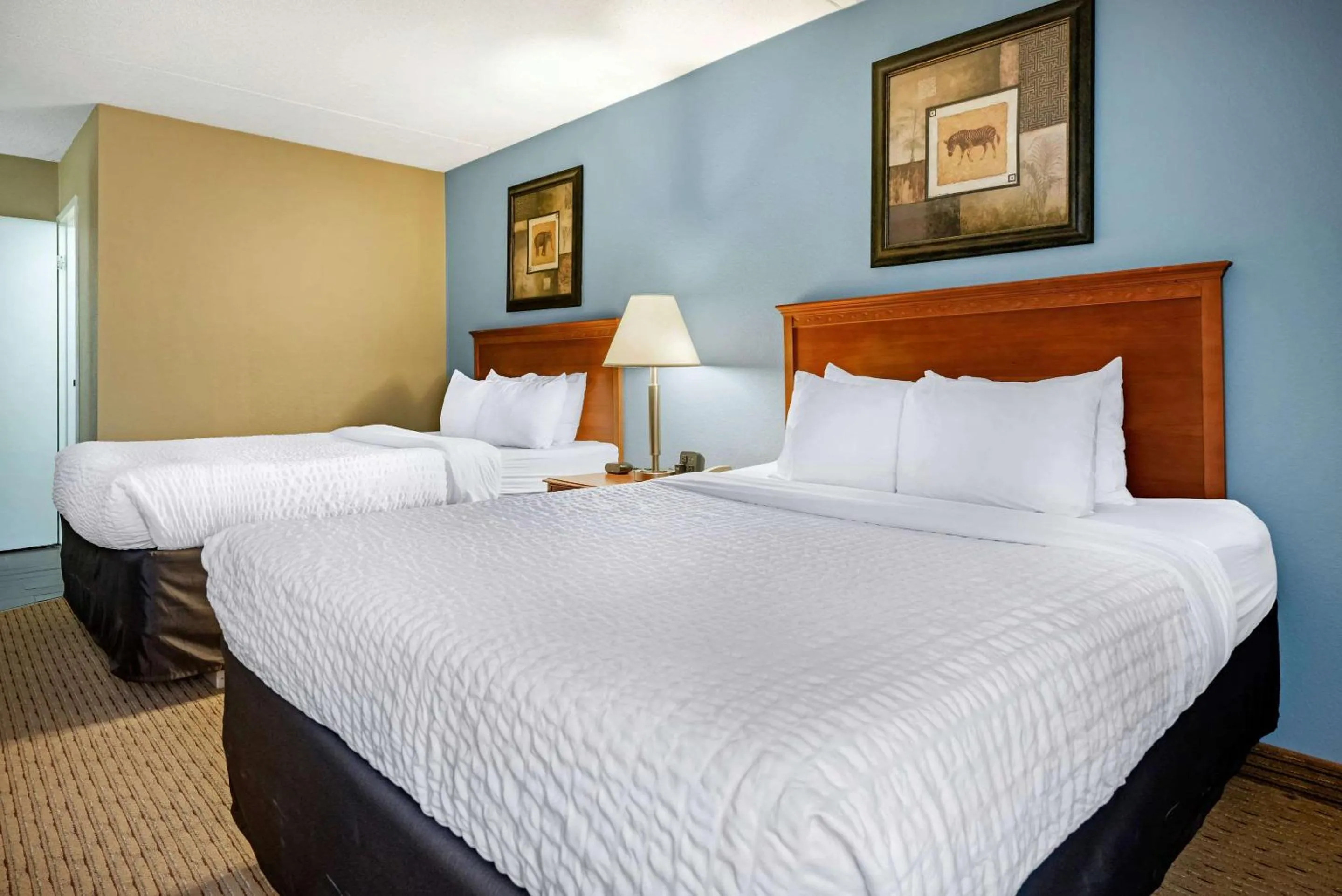 Photo of the whole room, Bed in Clarion Hotel Conference Center Lexington North