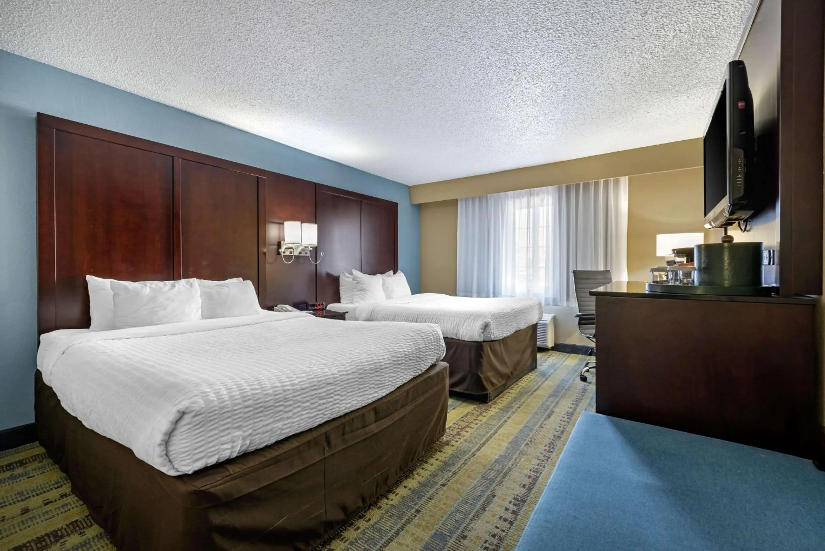 Photo of the whole room, Bed in Clarion Hotel Conference Center Lexington North