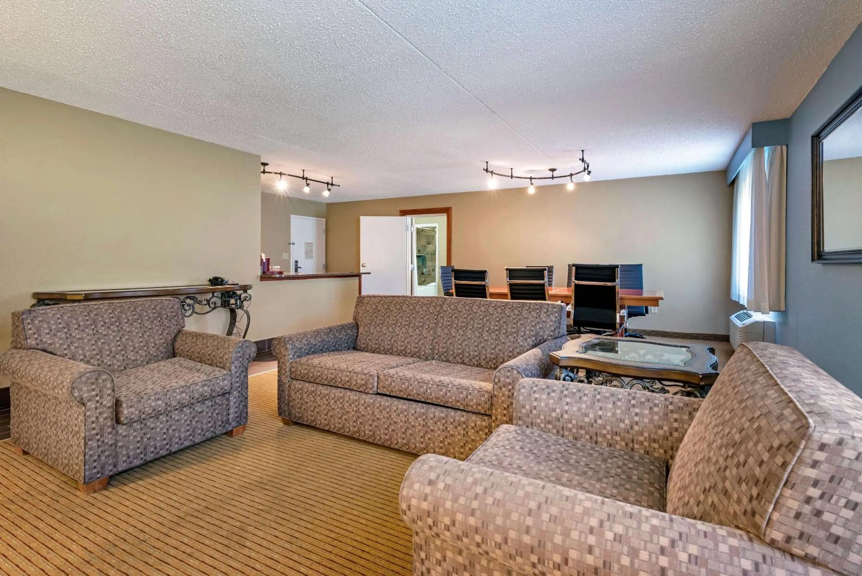 Photo of the whole room in Clarion Hotel Conference Center Lexington North