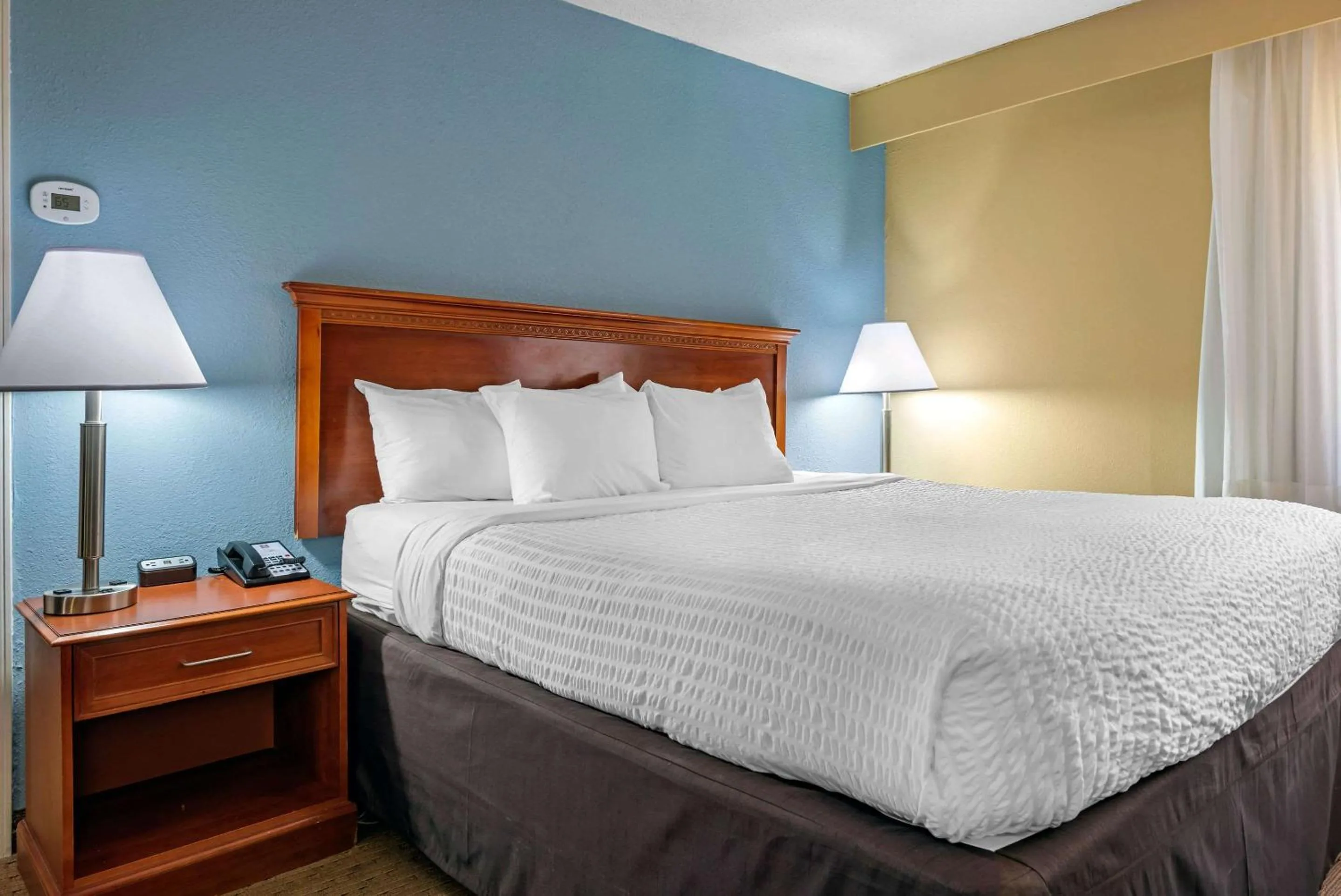 Photo of the whole room, Bed in Clarion Hotel Conference Center Lexington North