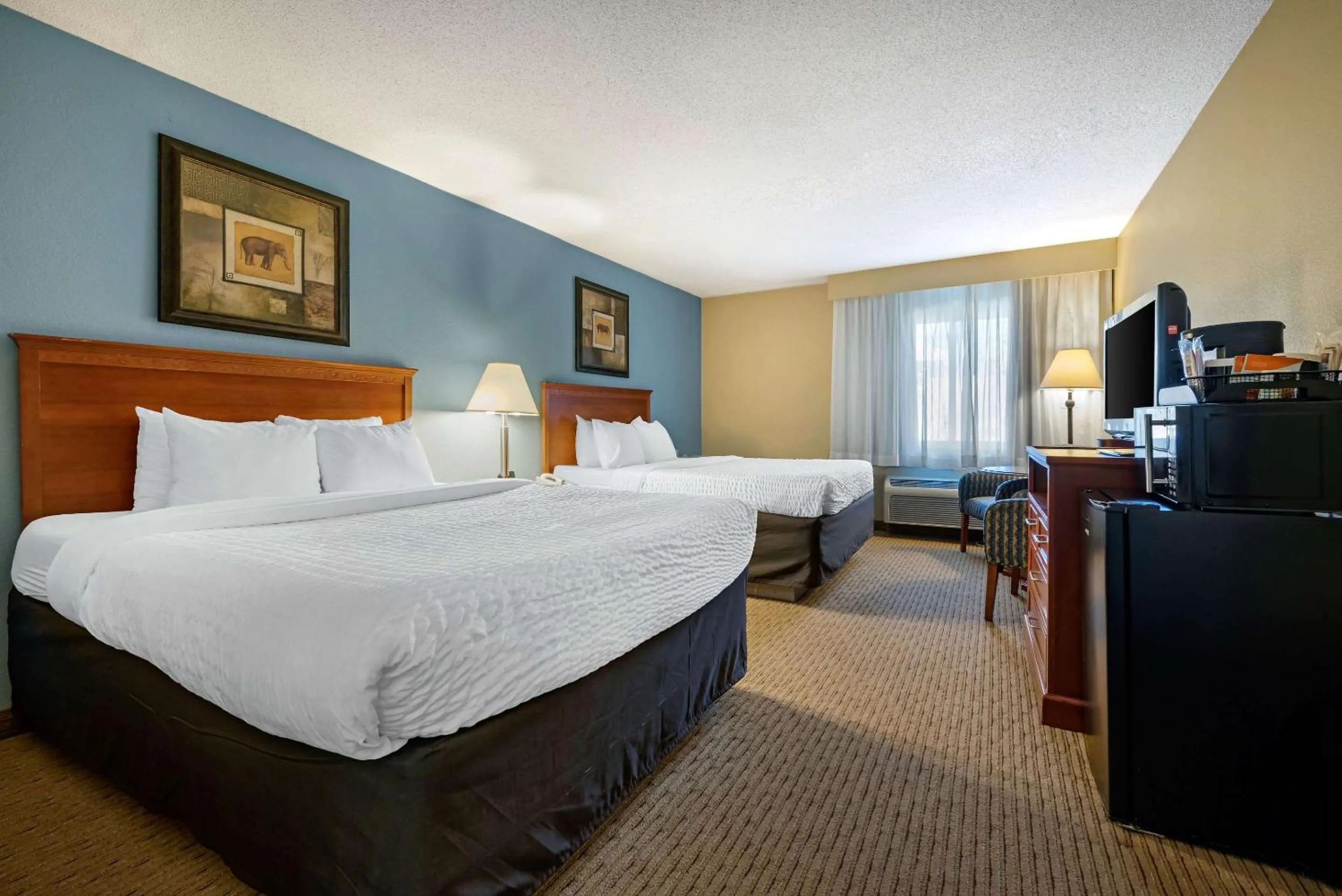 Photo of the whole room, Bed in Clarion Hotel Conference Center Lexington North