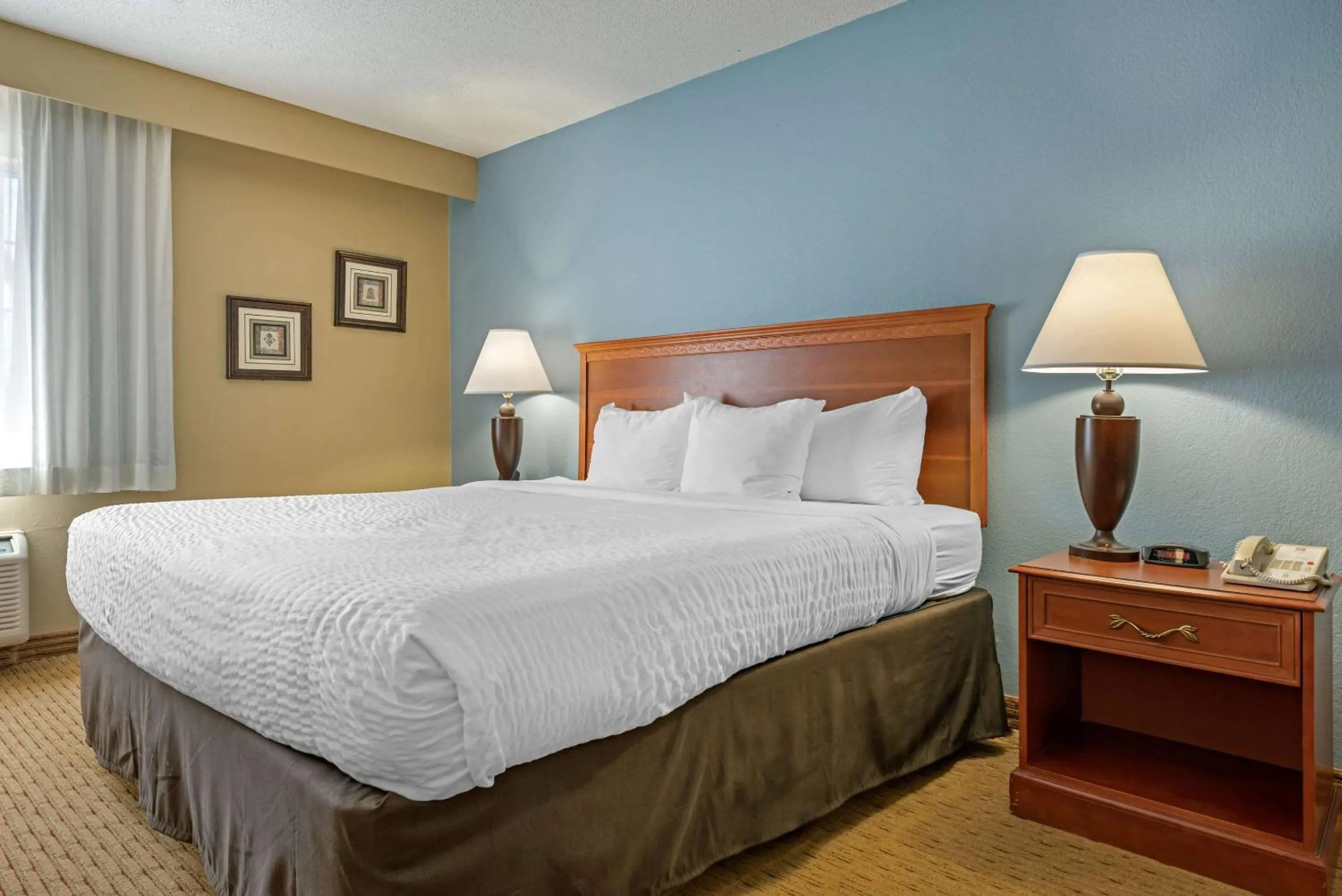 Photo of the whole room, Bed in Clarion Hotel Conference Center Lexington North