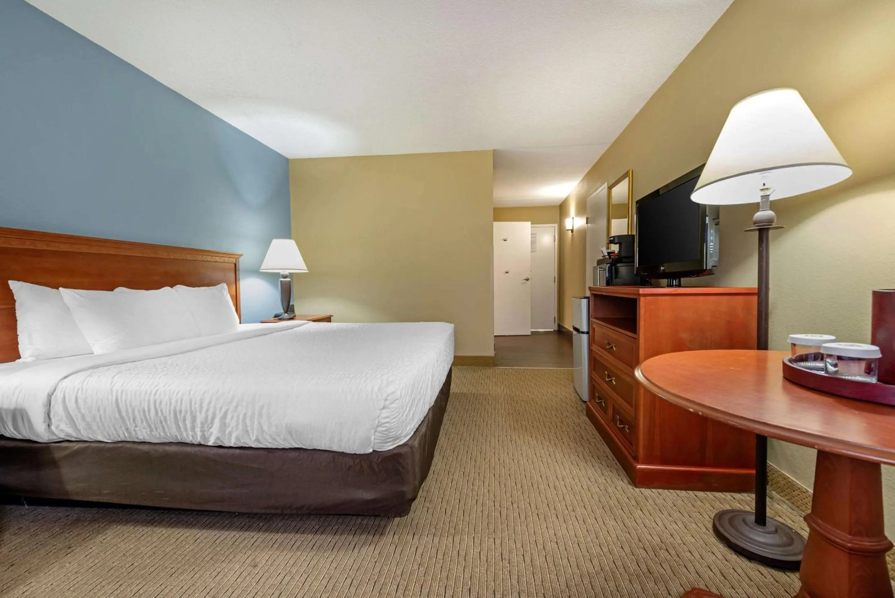 Photo of the whole room, Bed in Clarion Hotel Conference Center Lexington North
