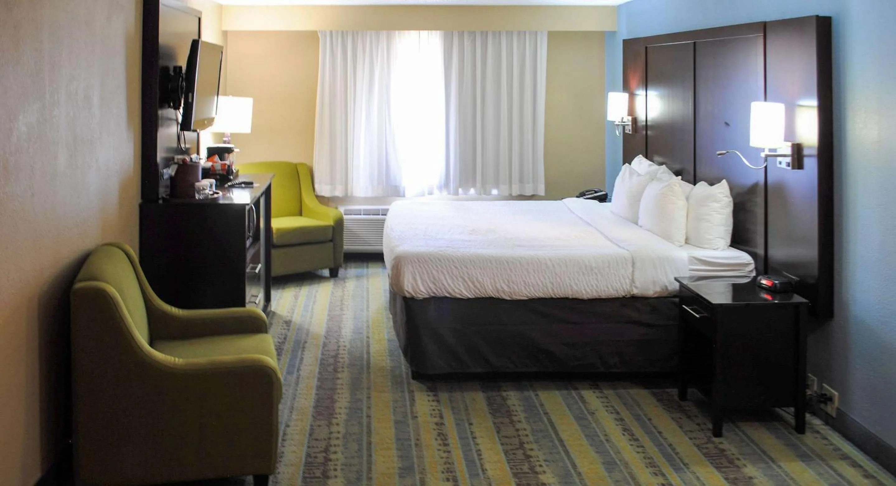 Photo of the whole room, Bed in Clarion Hotel Conference Center Lexington North