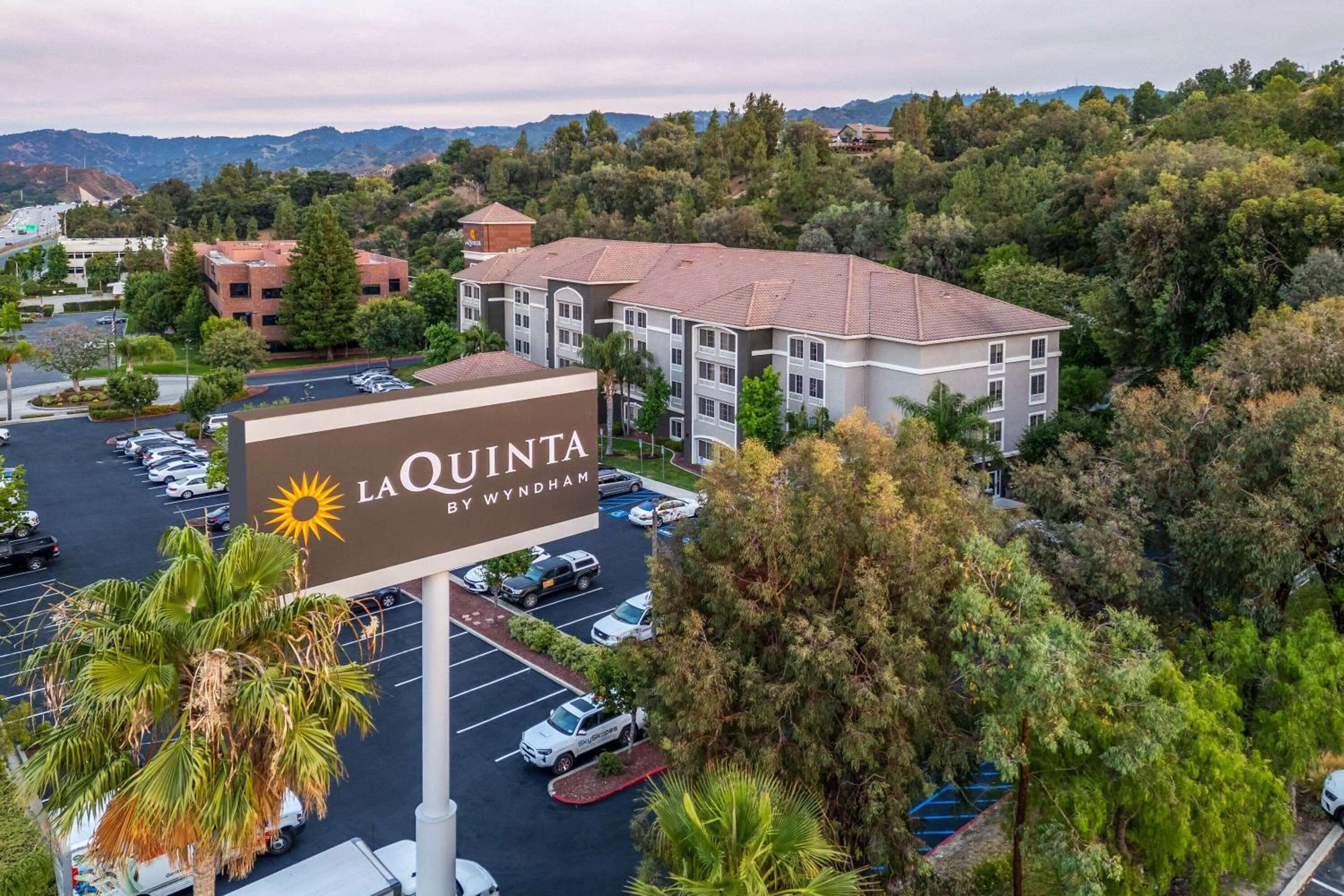 Property building in La Quinta by Wyndham Santa Clarita - Valencia