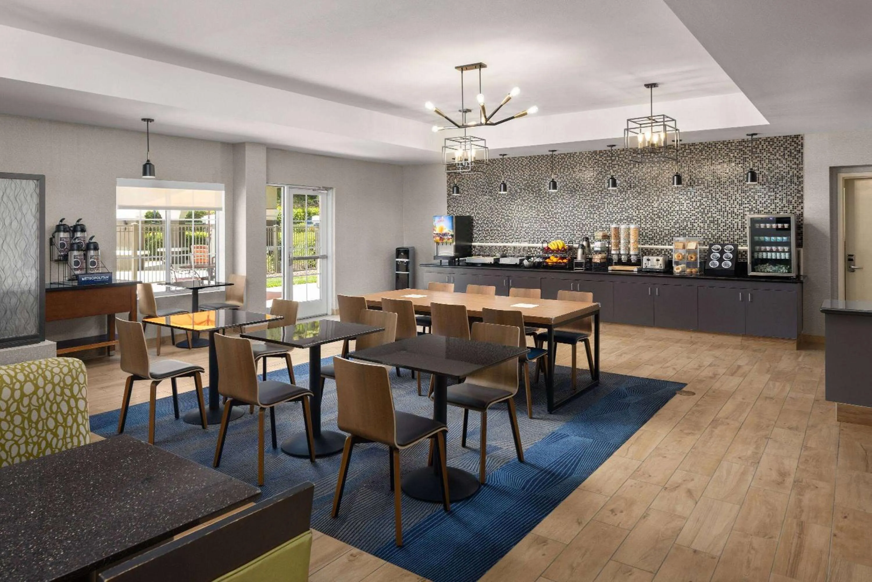 Property building in La Quinta by Wyndham Santa Clarita - Valencia