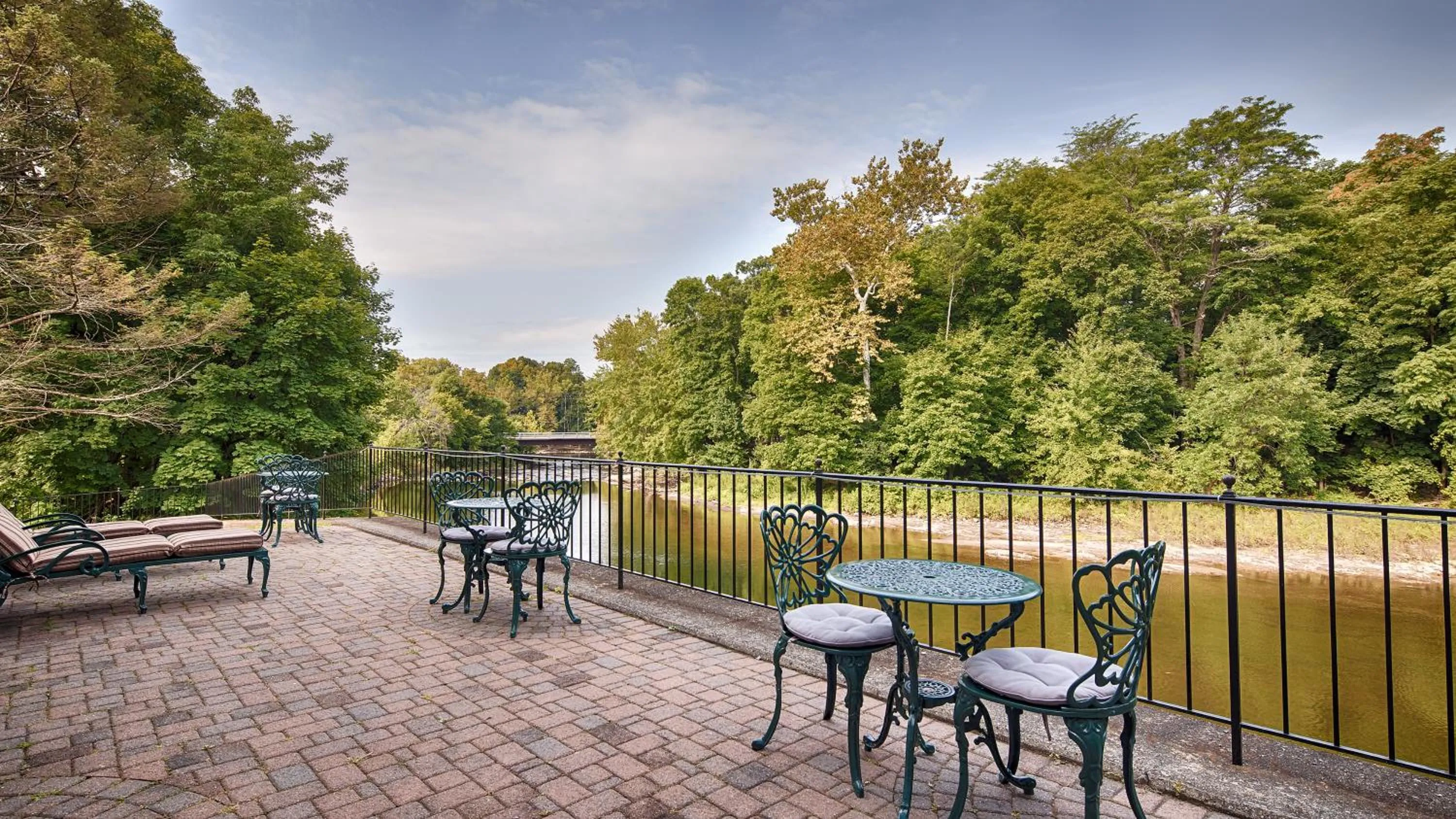 Balcony/Terrace in Best Western Plus The Inn & Suites at the Falls
