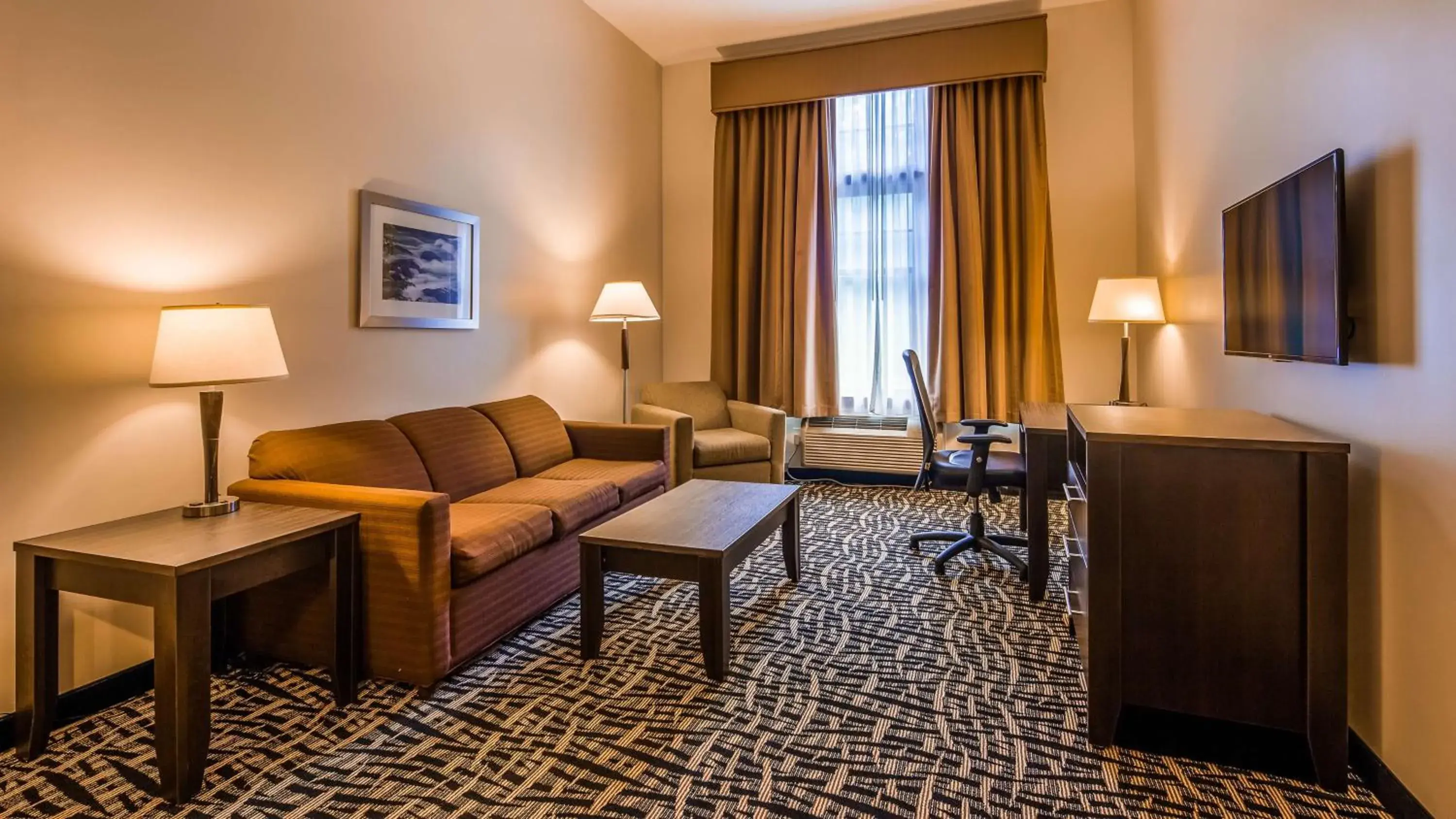 King Suite with Sofa Bed and Jetted Tub - Non-Smoking in Best Western Plus The Inn & Suites at the Falls King Suite with Sofa Bed and Jetted Tub - Non-Smoking in Best Western Plus The Inn & Suites at the Falls