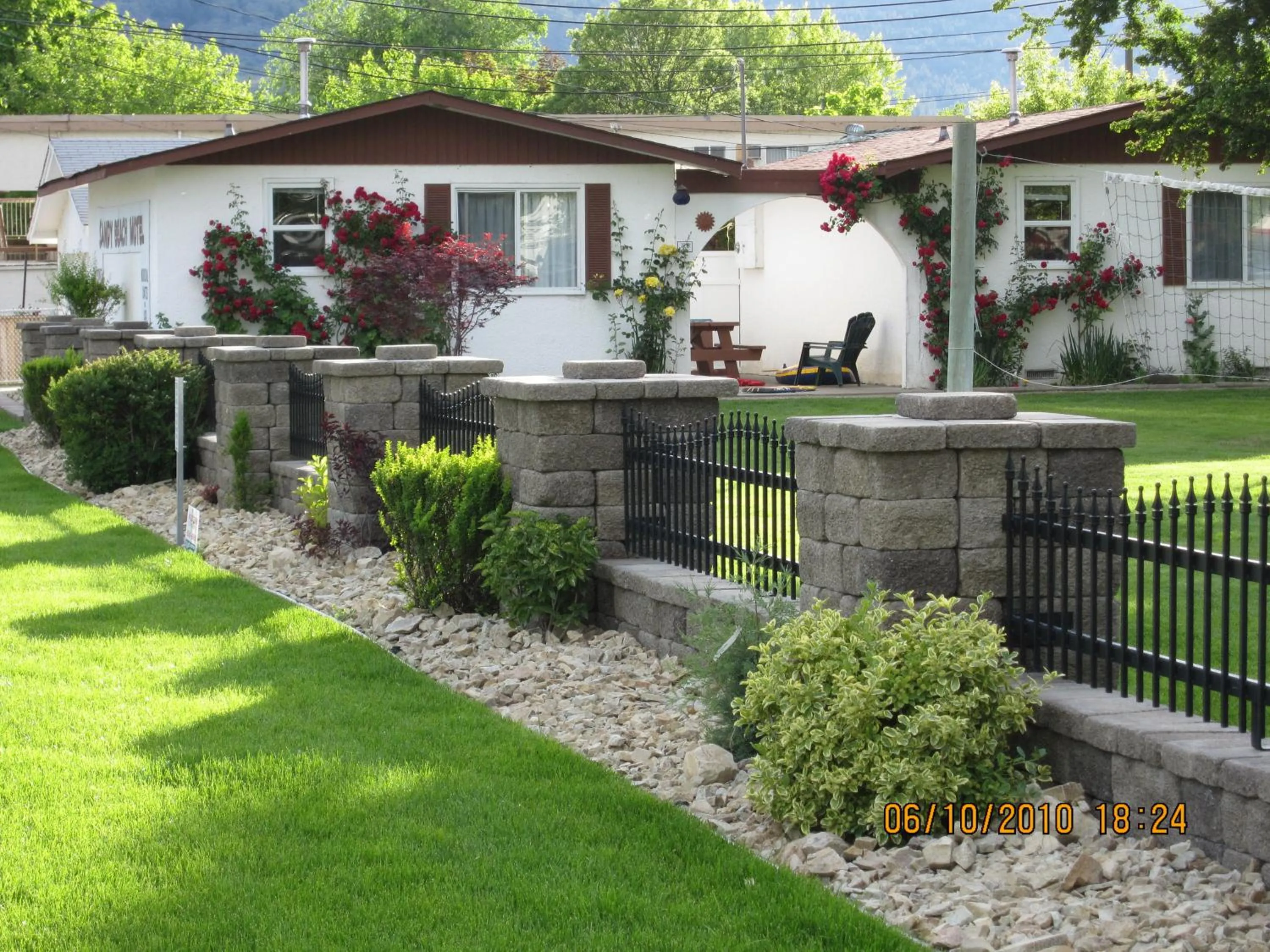 Property building in Sandy Beach Suites