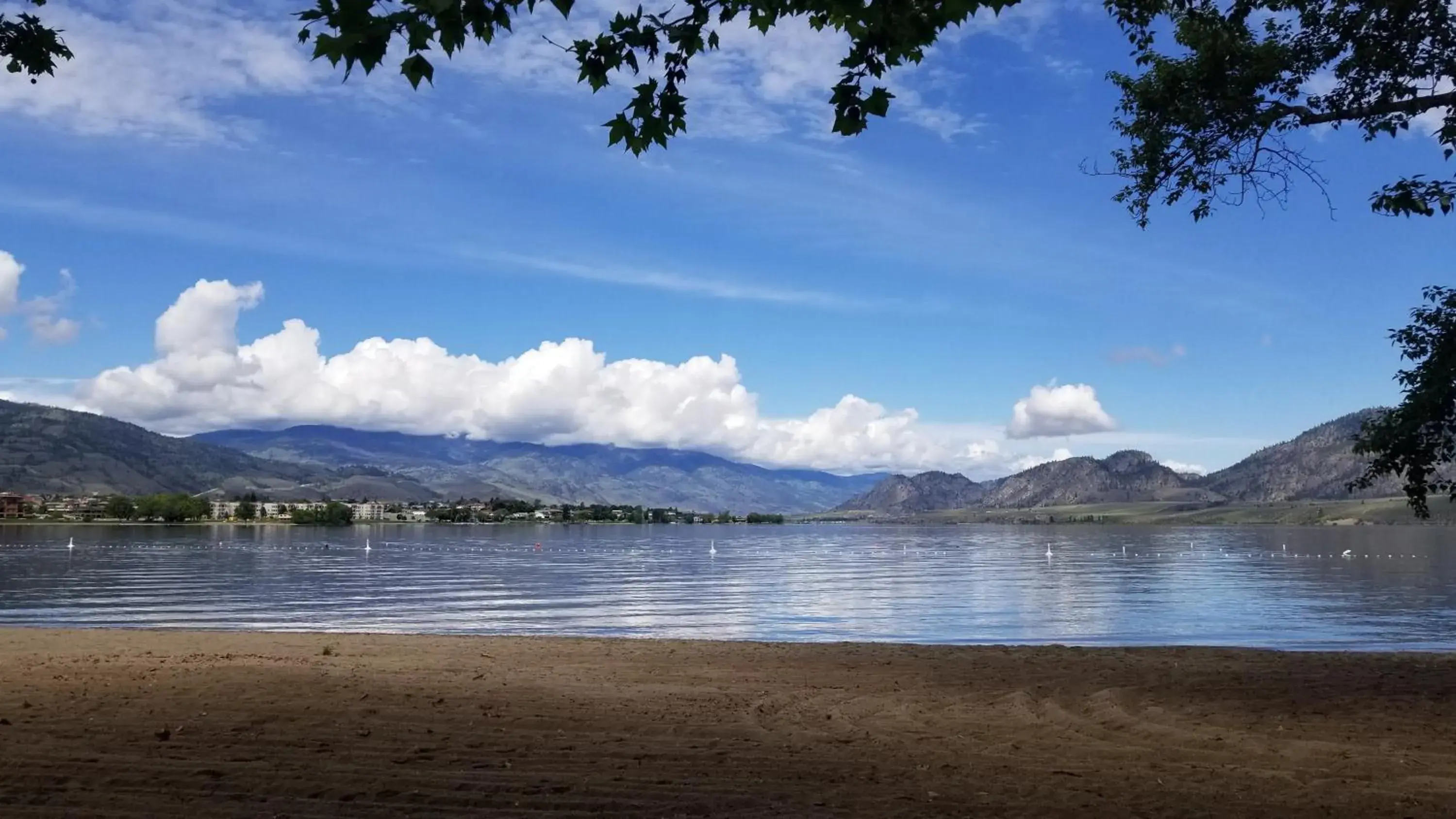 Deluxe One-Bedroom Suite in Sandy Beach Suites Deluxe One-Bedroom Suite in Sandy Beach Suites