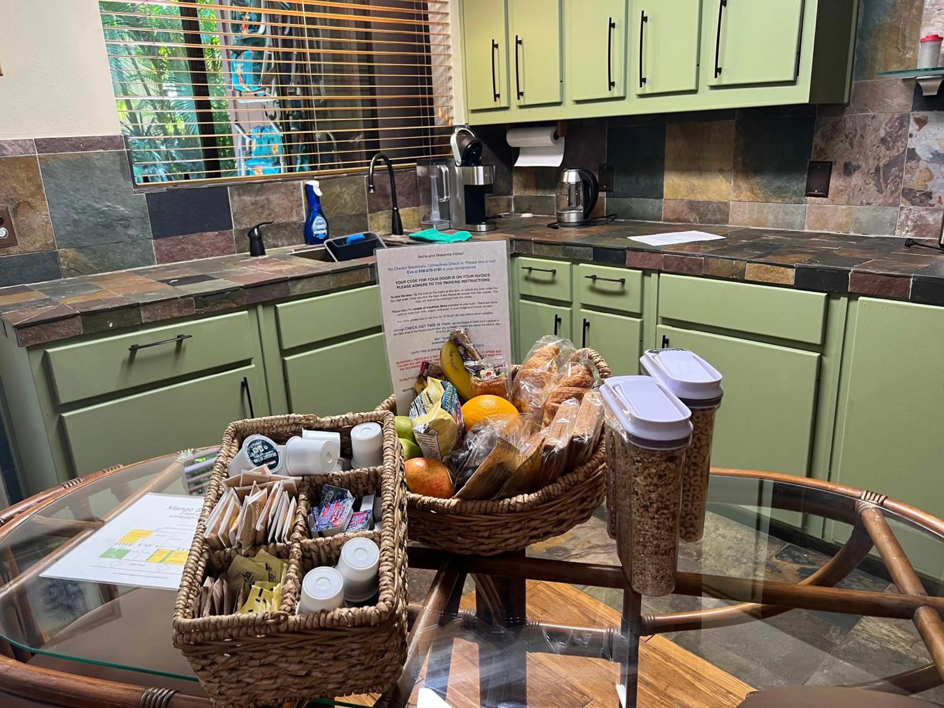 Breakfast in Maui What a Wonderful World Bed & Breakfast