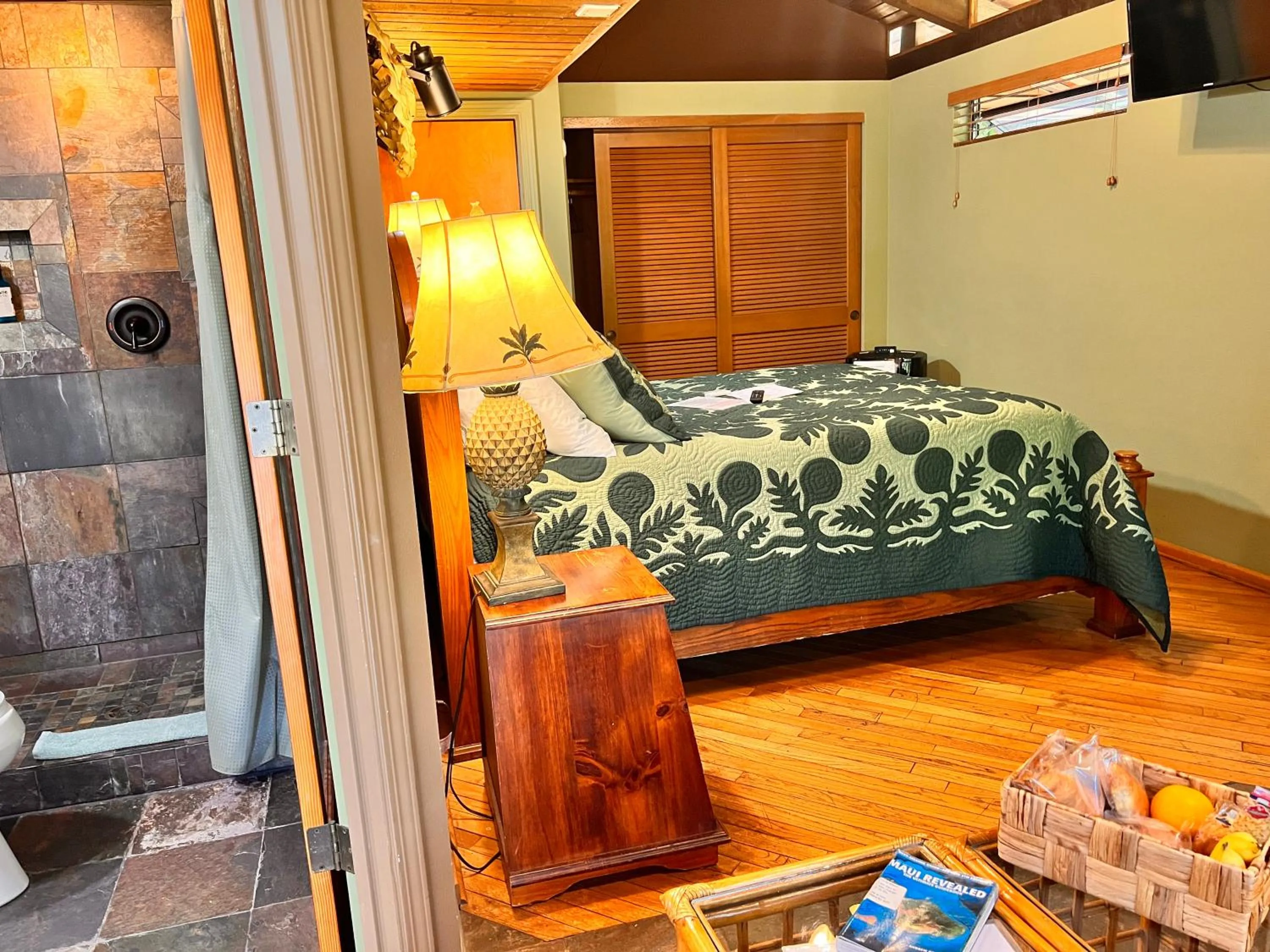 Bedroom, Bed in Maui What a Wonderful World Bed & Breakfast