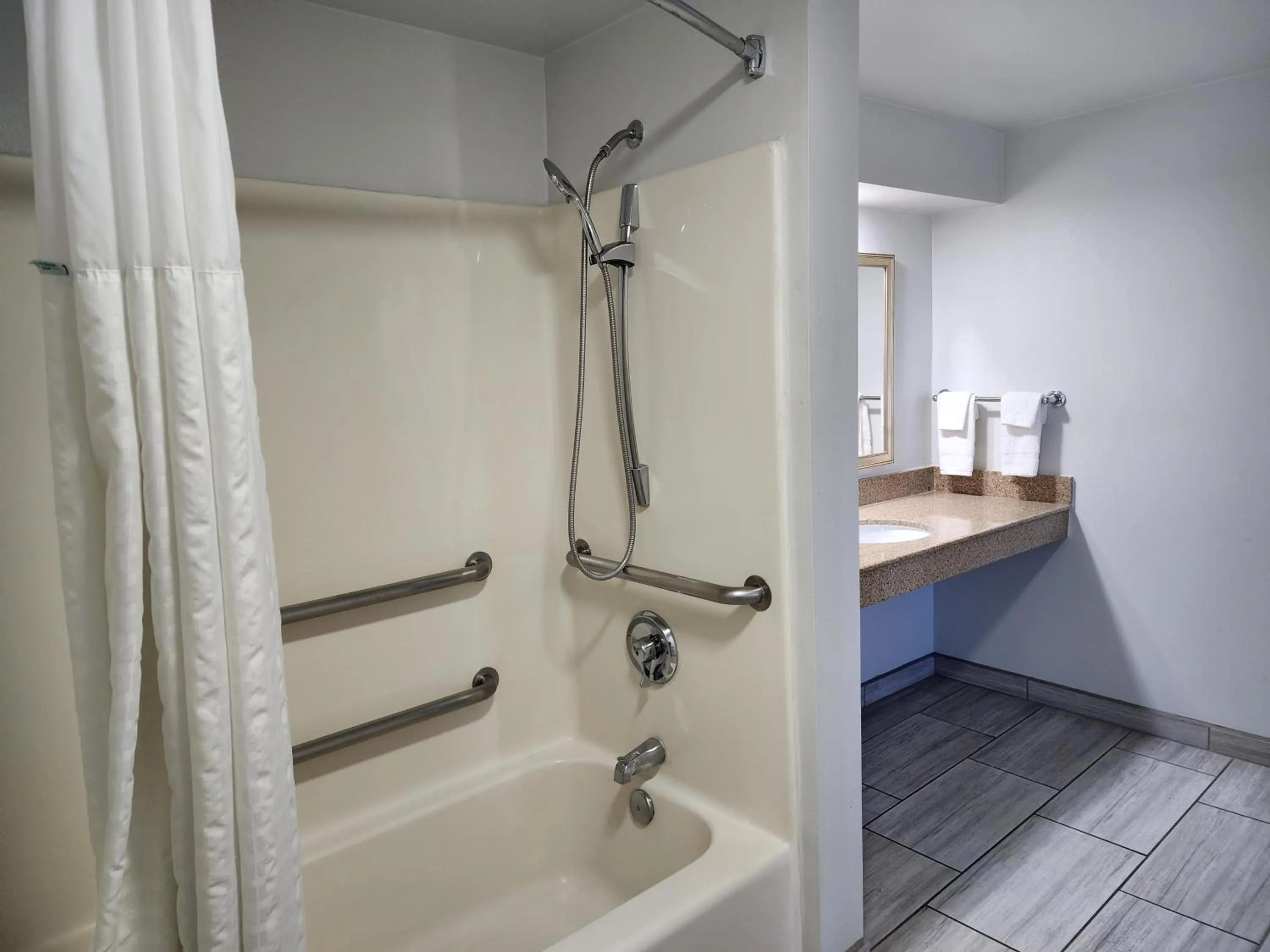 Shower in Motel 6 Barstow, CA I15 and Lenwood Road