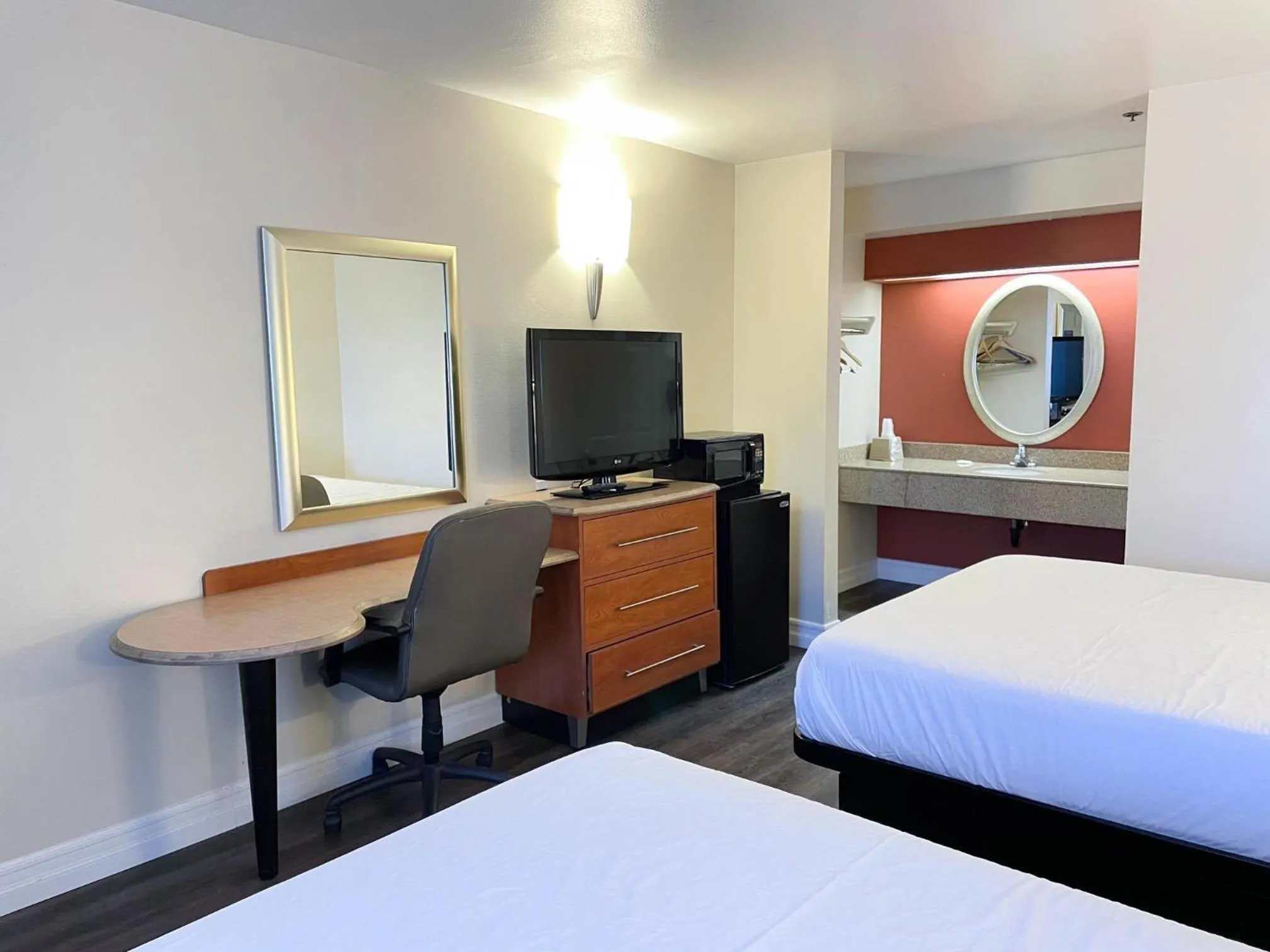 Lounge or bar, Bed in Motel 6 Barstow, CA I15 and Lenwood Road