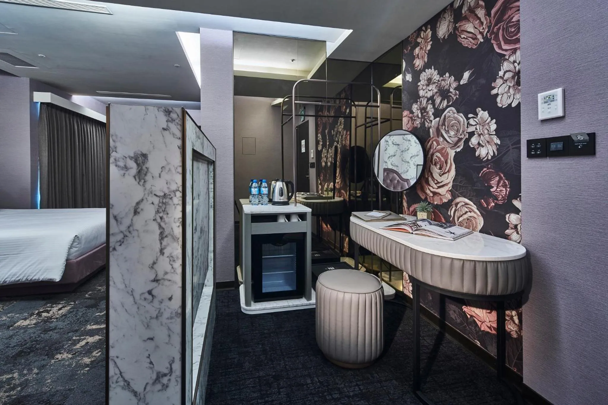 Decorative detail, Bed in Kung Shang Design Hotel