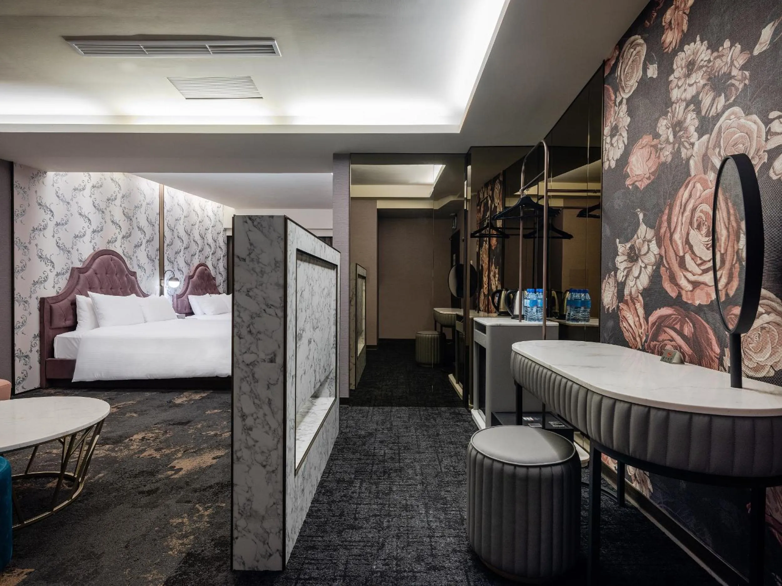 Decorative detail, Bed in Kung Shang Design Hotel