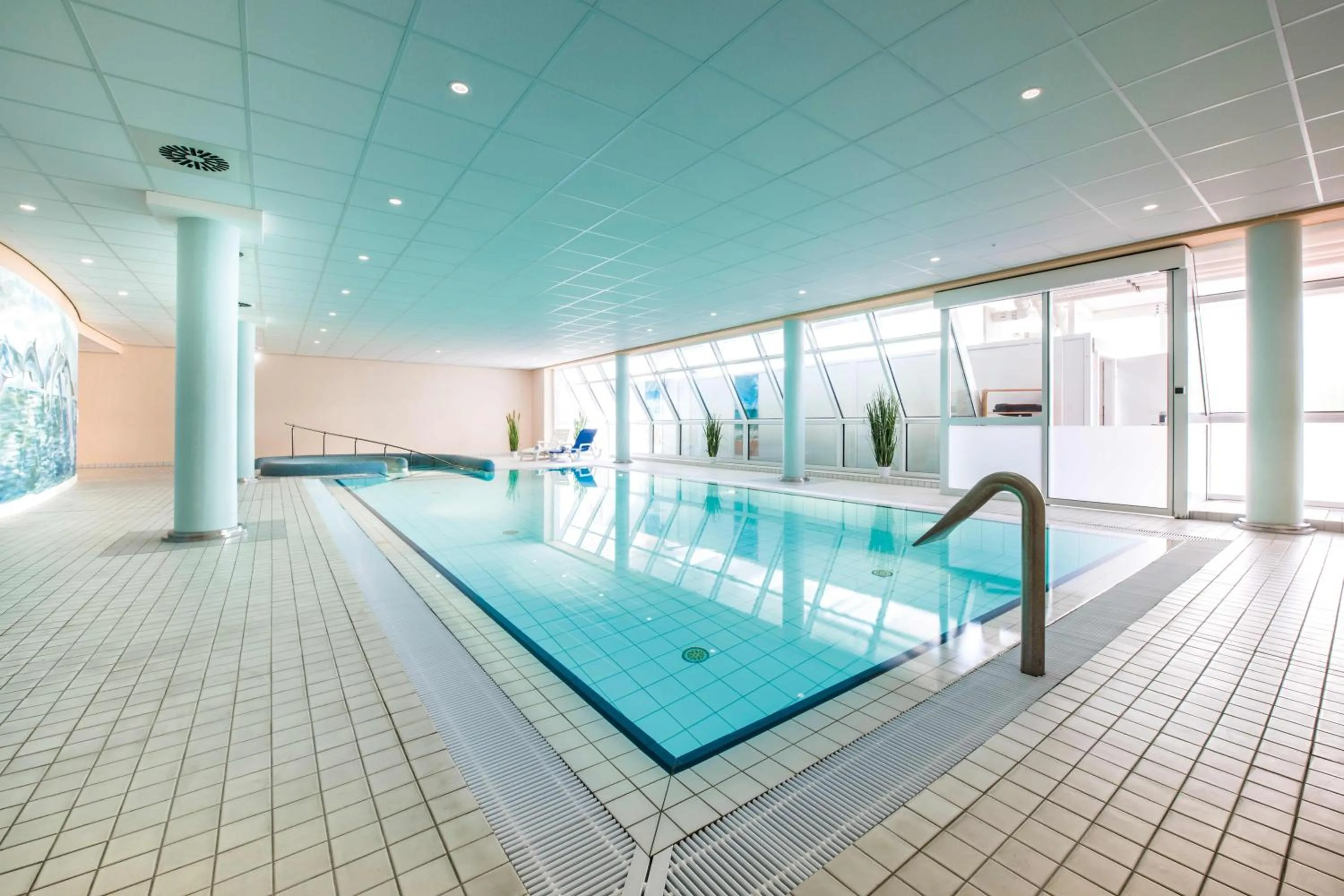 Swimming pool in Hotel Novum