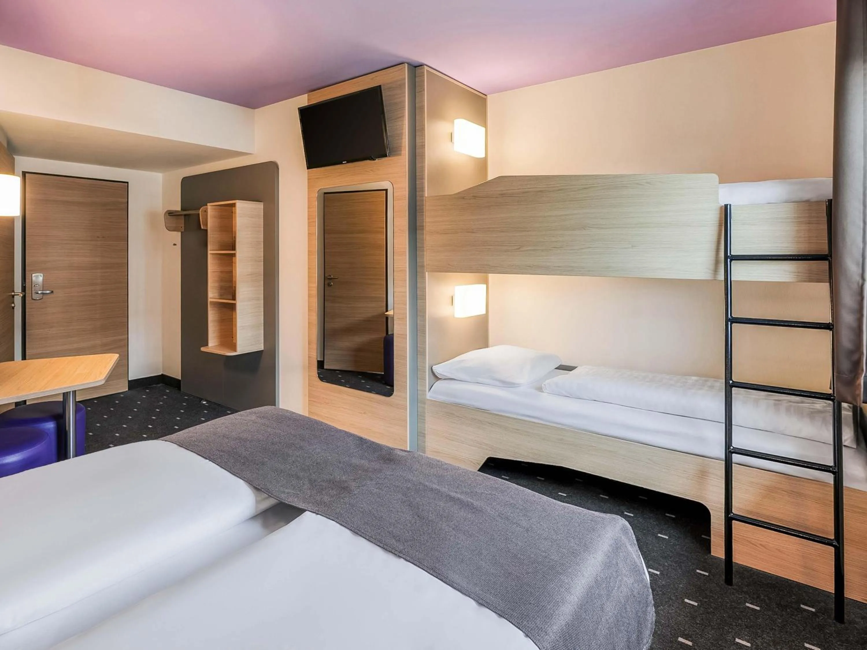 Photo of the whole room, Bed in B&B Hotel Stuttgart-Vaihingen