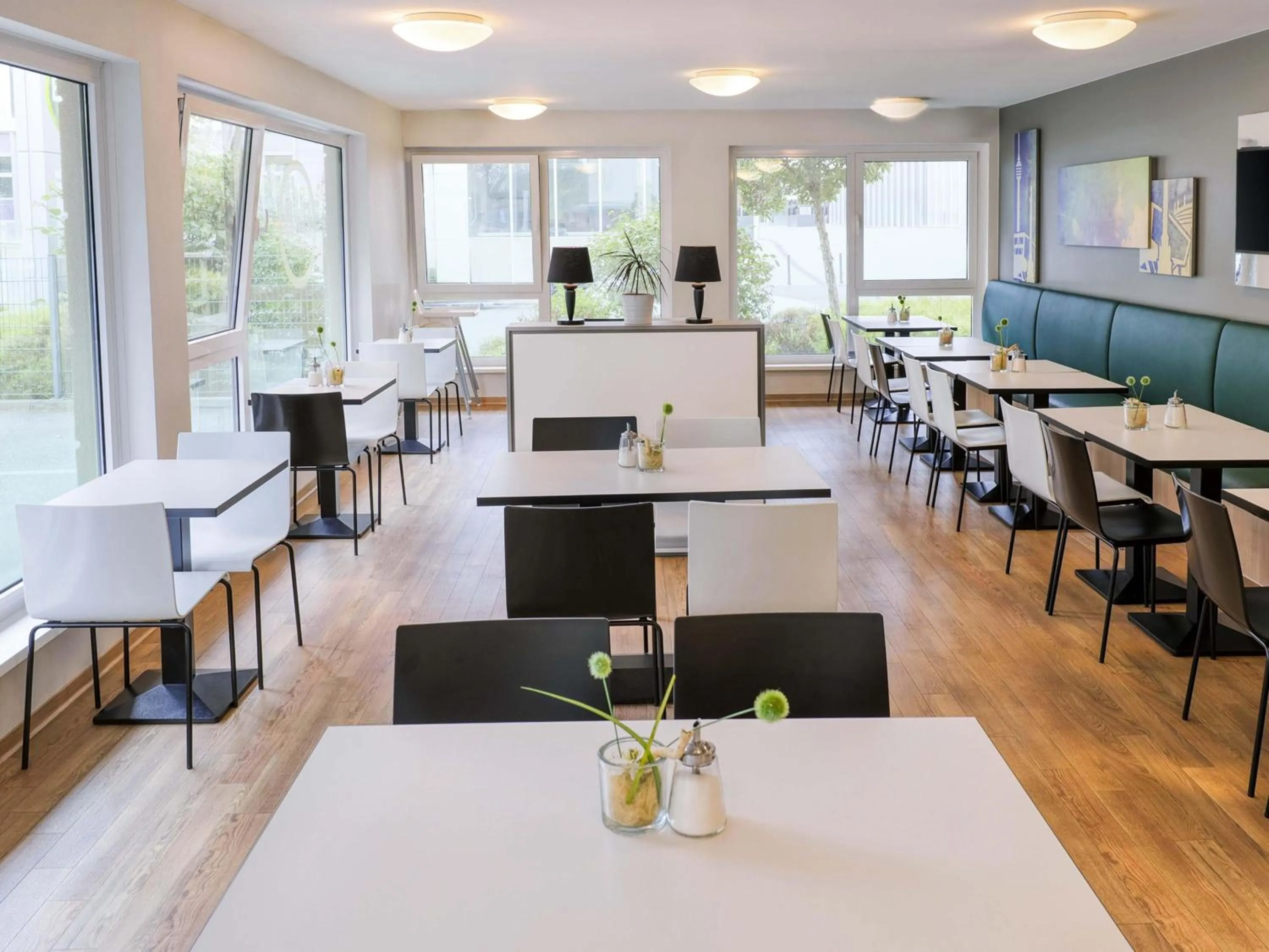 Restaurant/places to eat in B&B Hotel Stuttgart-Vaihingen