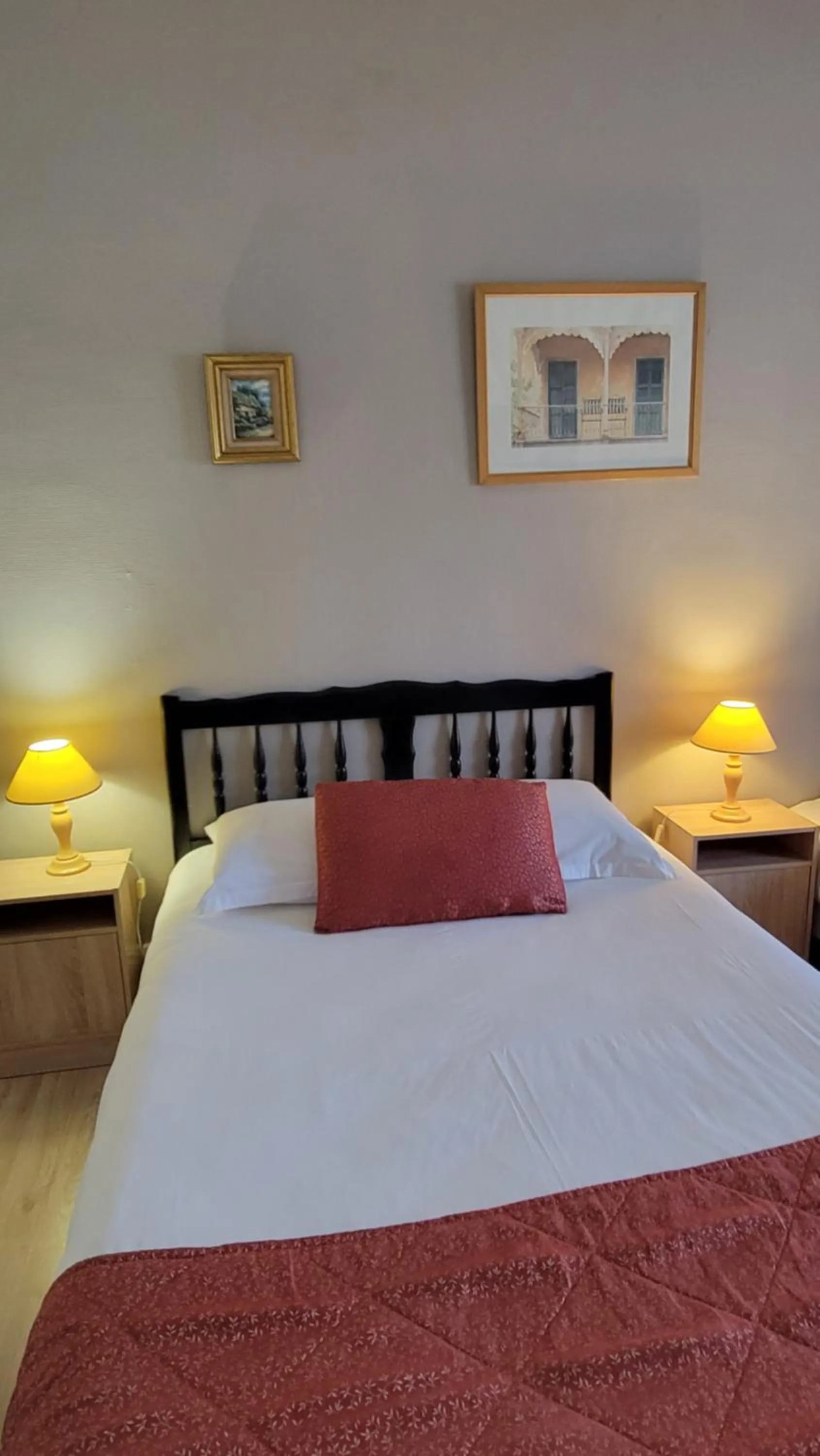 Property building in Villa Eden