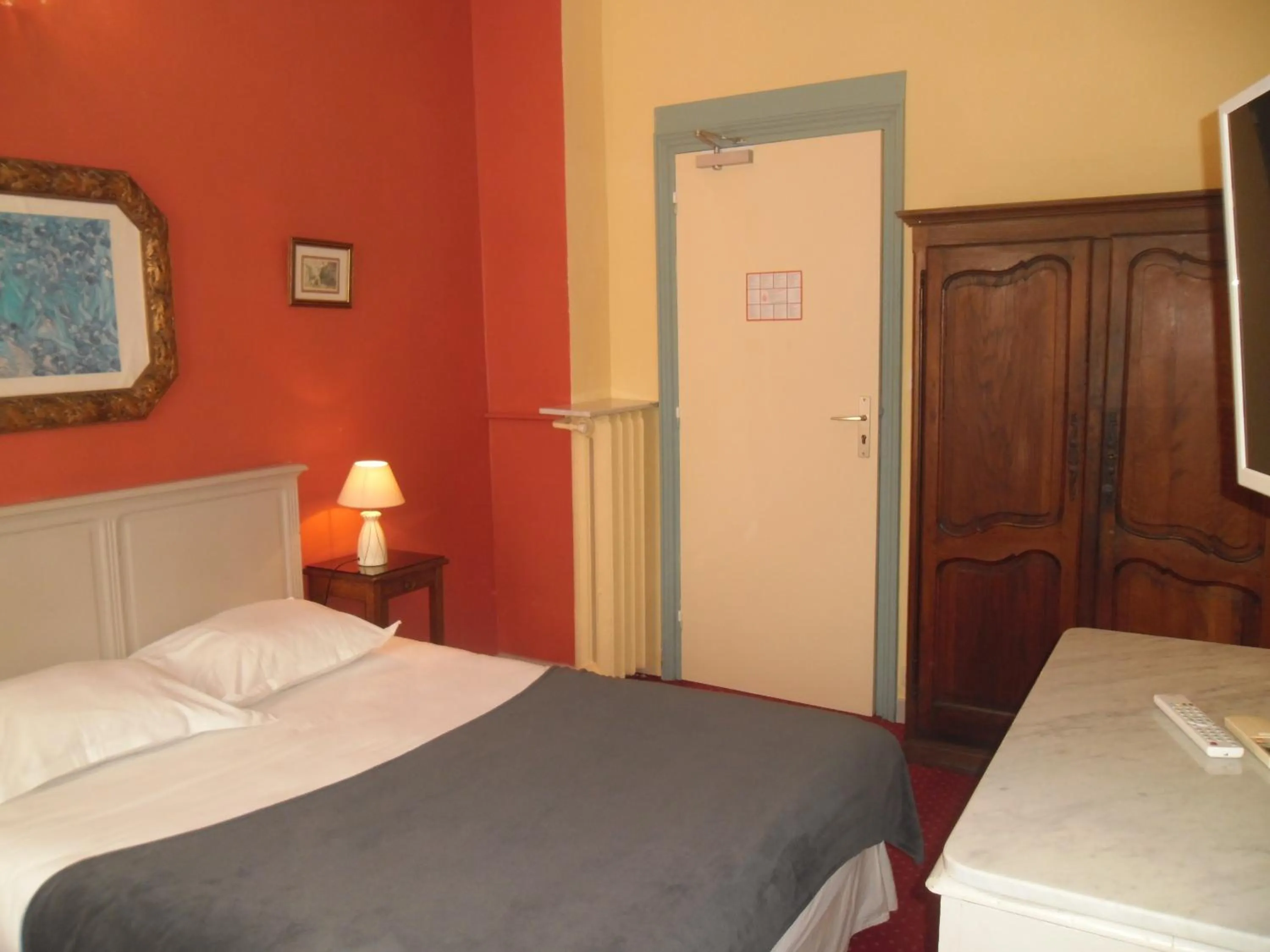 Photo of the whole room in Villa Eden